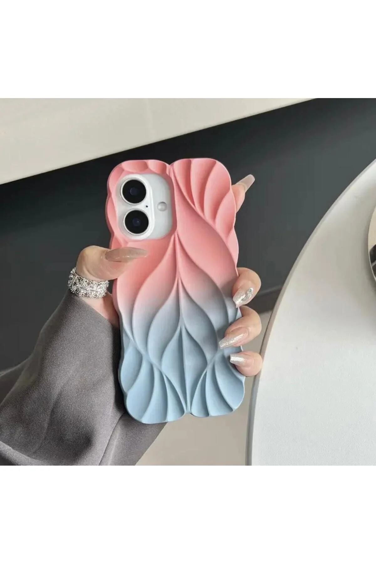 کاور و قاب گوشی سیلیکونی نرم برای IPHONE 15 PRO با الگوی برگ سه بعدی انتقال صورتی آبی Burroe Atalier