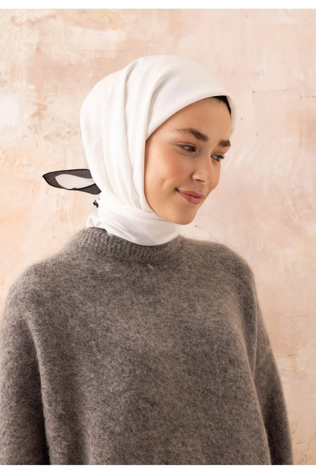 روسری سفید ابریشمی معین اورجینال Fresh