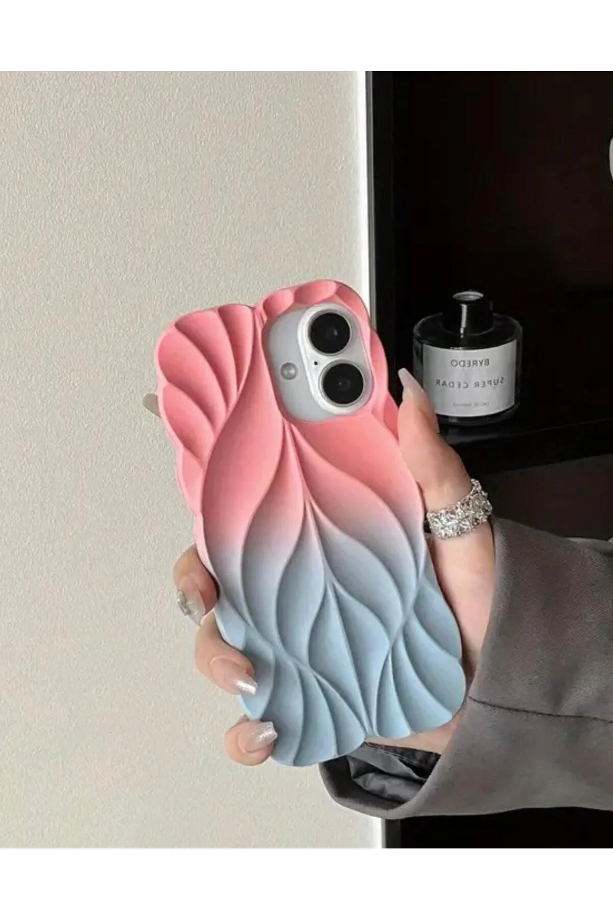 کاور و قاب گوشی سیلیکونی نرم برای IPHONE 15 PRO با الگوی برگ سه بعدی انتقال صورتی آبی Burroe Atalier
