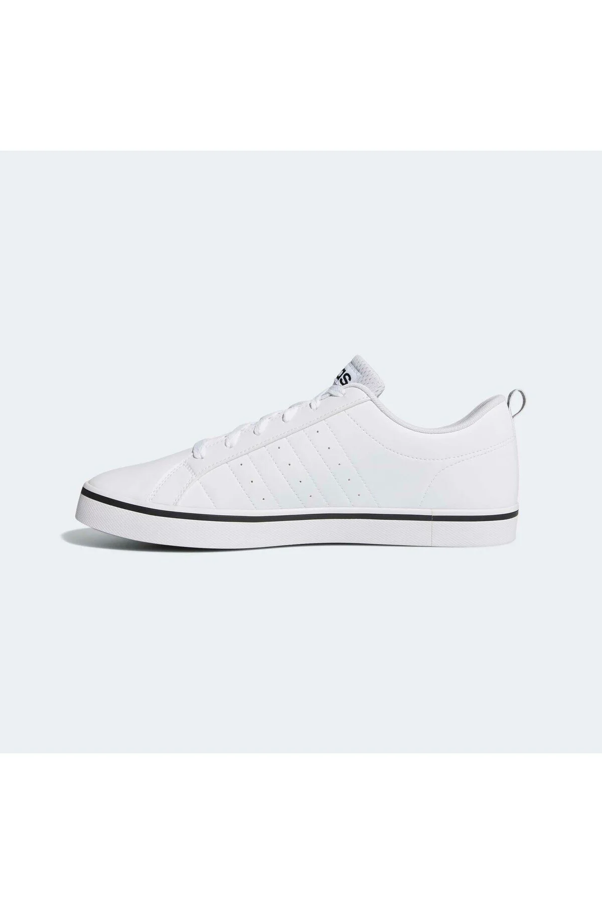 کفش مردانه Pace در مقابل ورزشی سفید آدیداس adidas