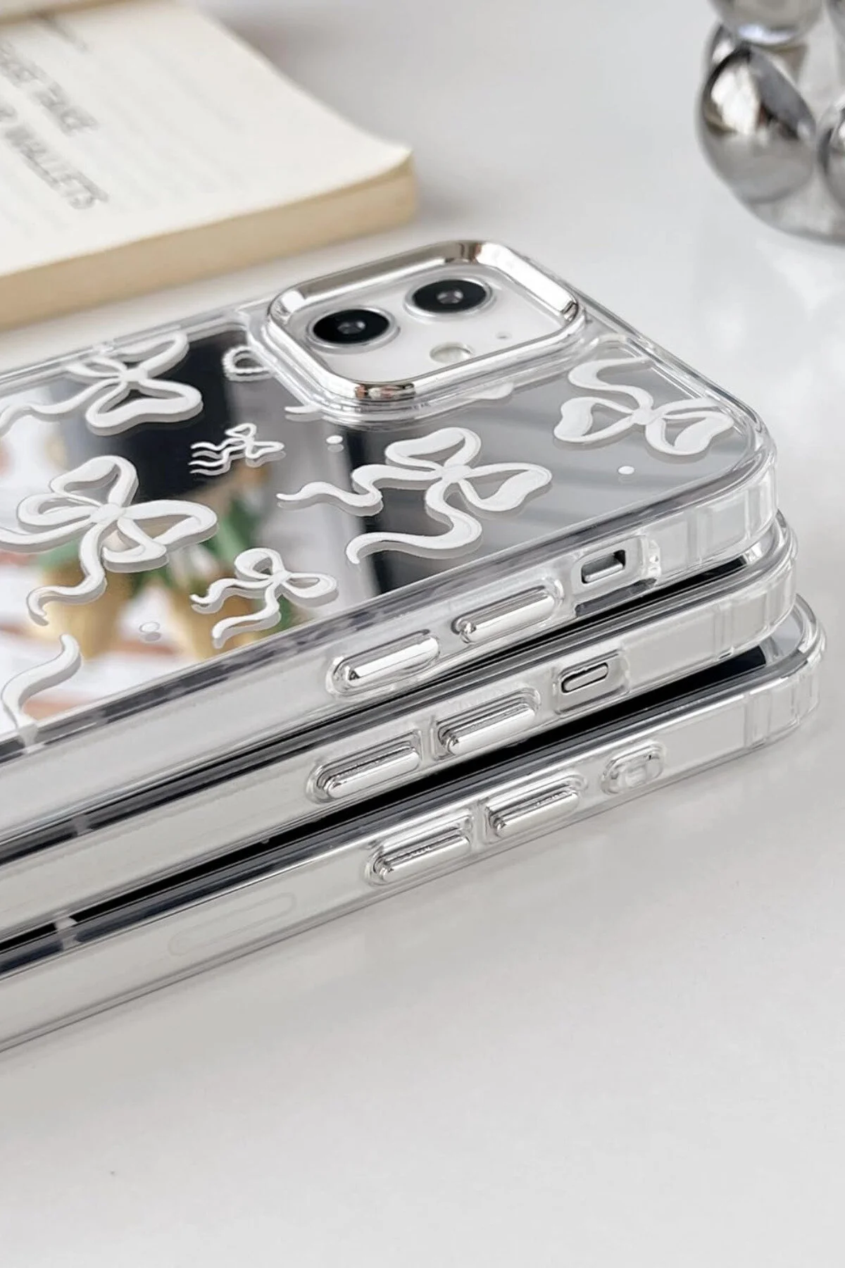 کاور و قاب آینه ای سازگار APPLE IPHONE 11 با الگوی پاپیون سفید پوشش ضد ضربه KVK PRİVACY