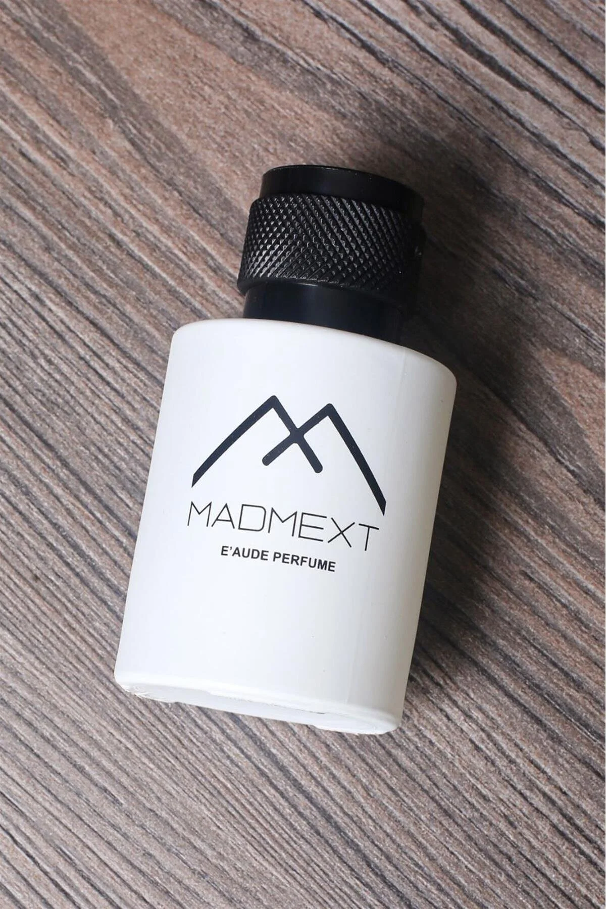 عطر مردانه لیلی سفید و یاس آب 60 میل مدمکس Madmext