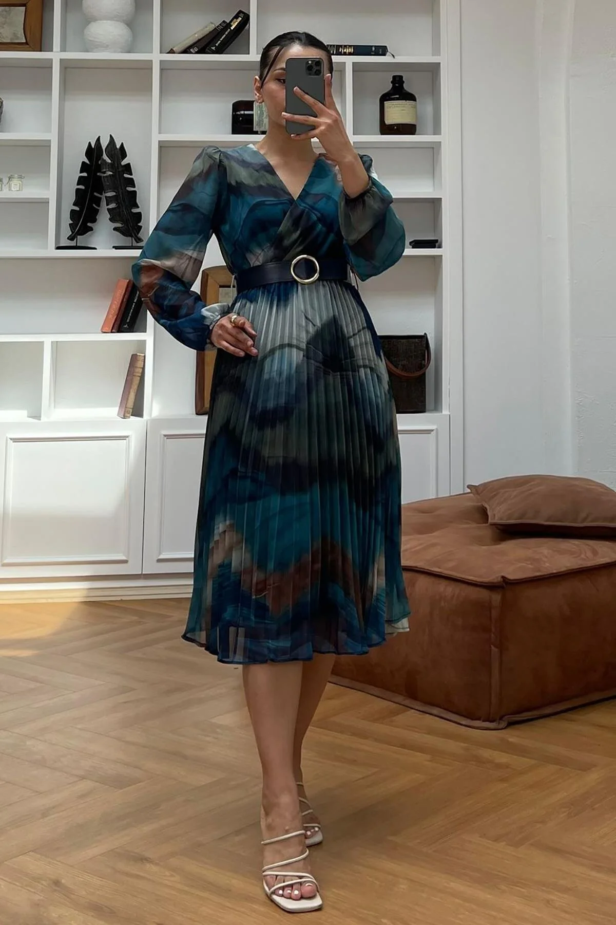 پیراهن آبی V Neck Loose Loost الگوی پارچه نوعی ابریشمی مدمکس Madmext