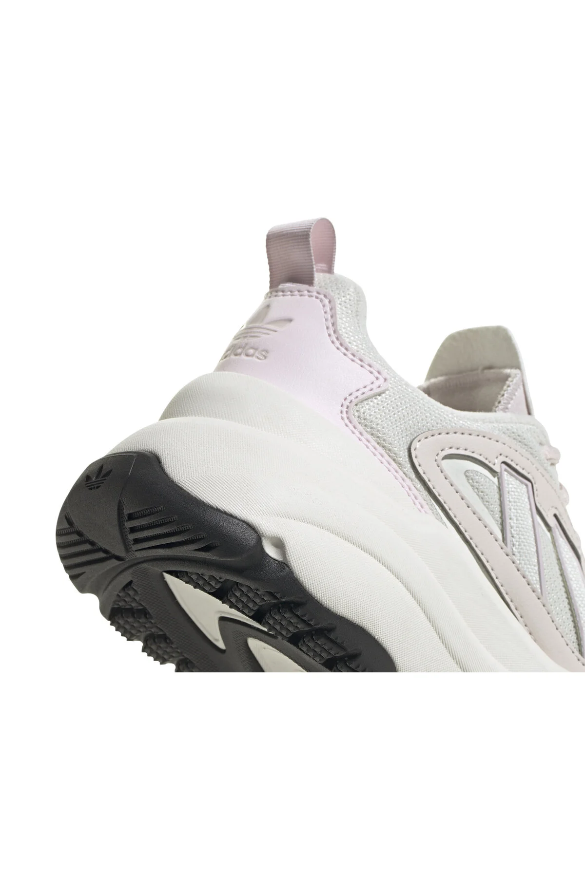 کفش زنانه ورزشی روزانه Ozgaia سفید آدیداس adidas