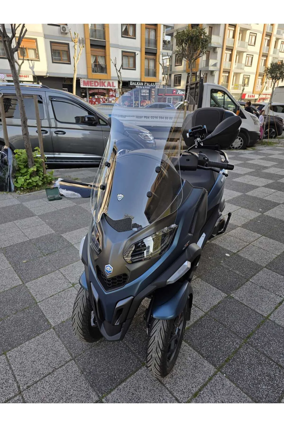 شیشه جلو موتورسیکلت PIAGGIO MP3 530 SHIELD SSCREEN 2023 2025 مدل 72 سانتی متر رنگ دودی 4 میلی MOTOCAM