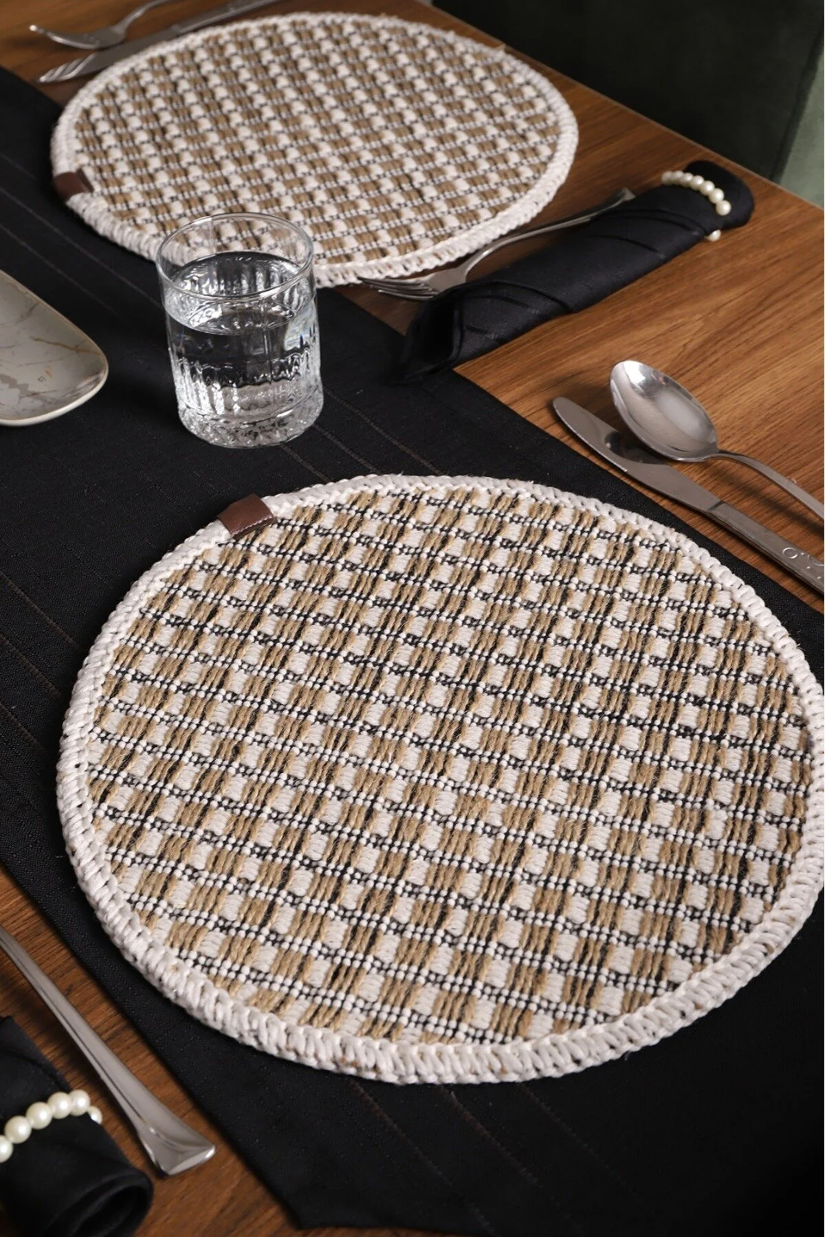 رانر و زیر بشقابی حصیری بافته شده جوت BOHEMIAN SUPLA با 6 Sunrise Rug