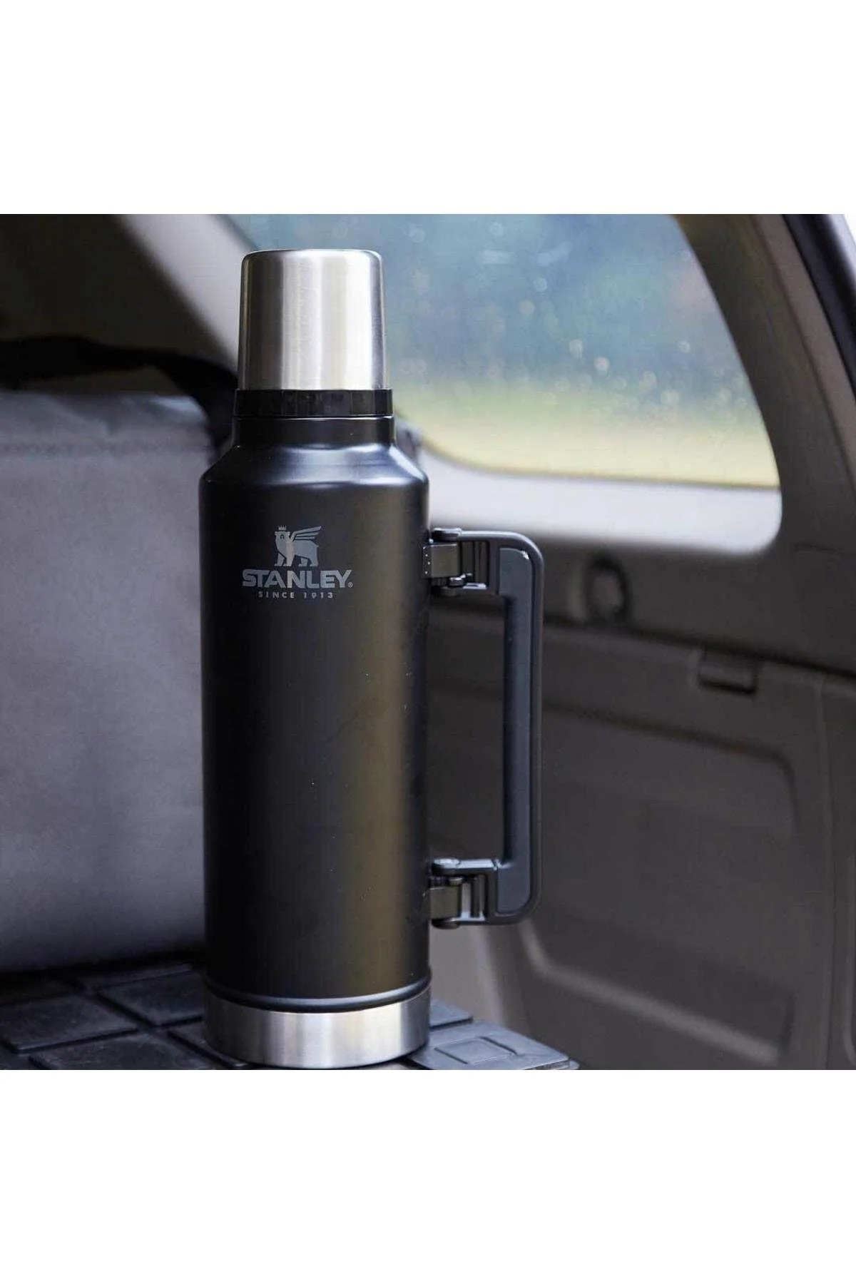 فلاسک بطری افسانه ای کلاسیک 1.9 لیتر سیاه Stanley