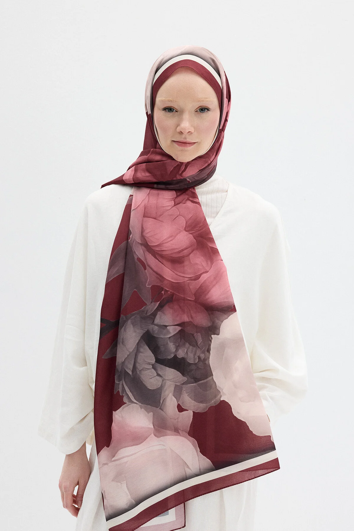 شال مجموعه نرم لوتوس کلارت قرمز cs camellia scarf