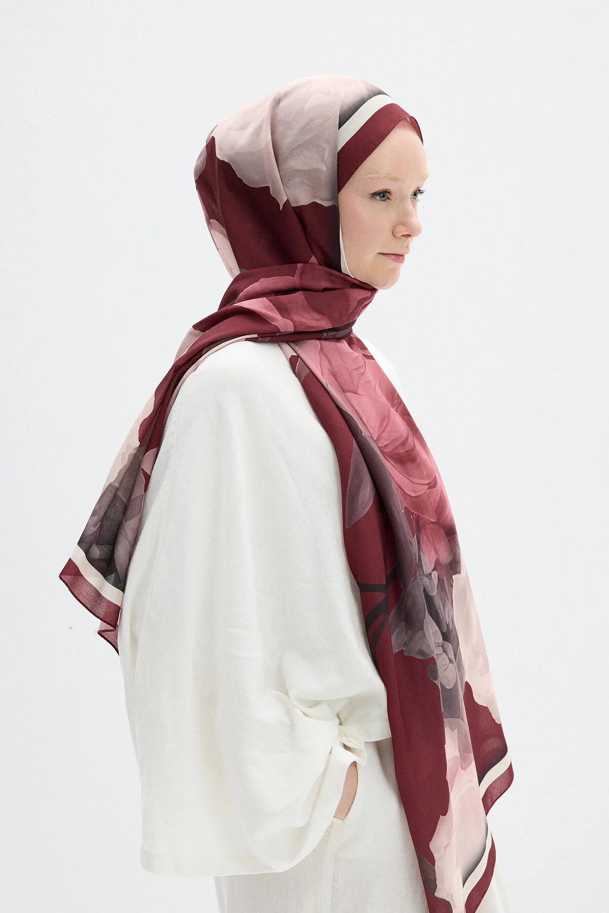 شال مجموعه نرم لوتوس کلارت قرمز cs camellia scarf