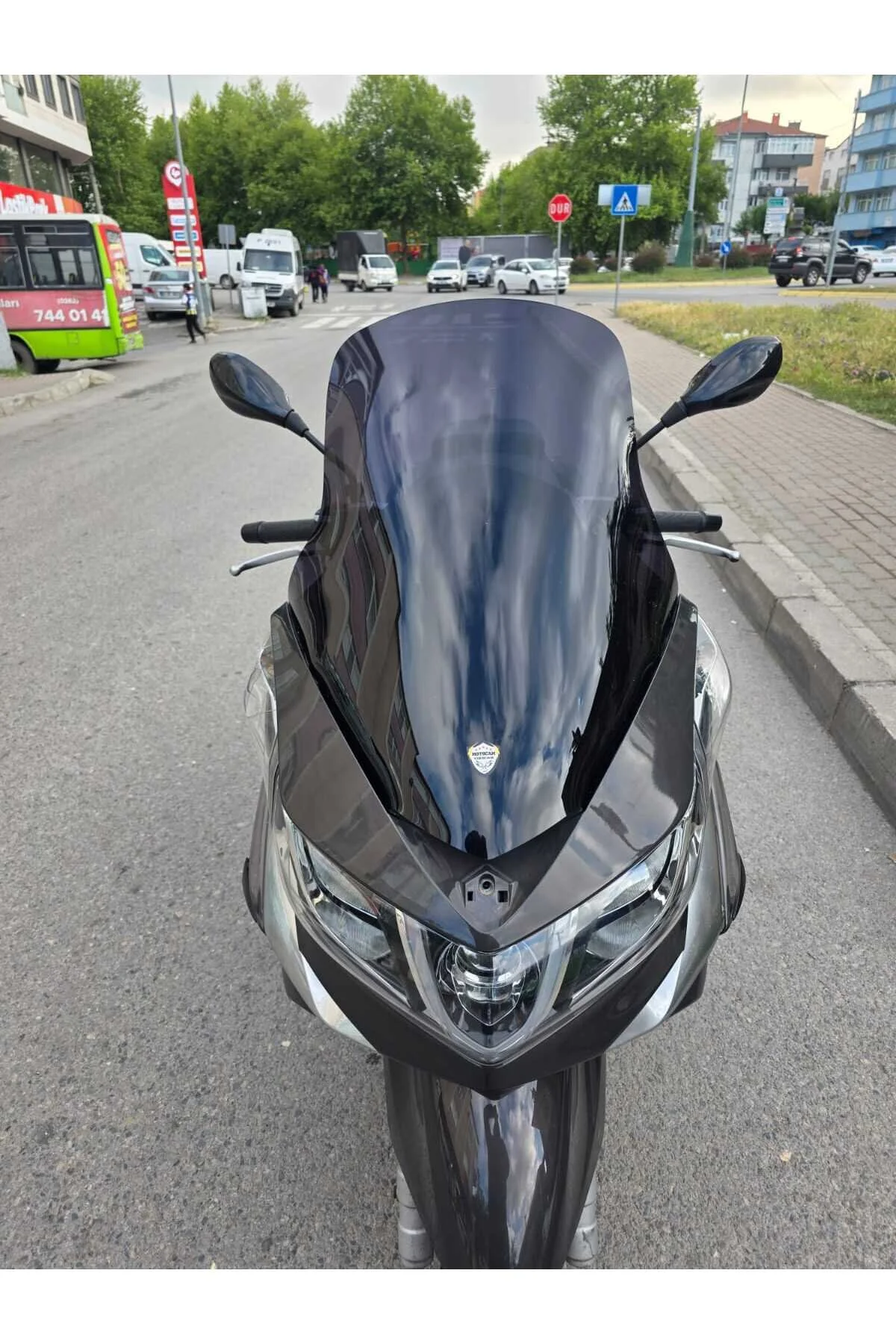 شیشه جلو موتورسیکلت WINDOW PIAGGIO X10 CANDLEST 2011 2017 مدل سازگار با 73 سانتی متر رنگ سیاه 4 میلی MOTOCAM