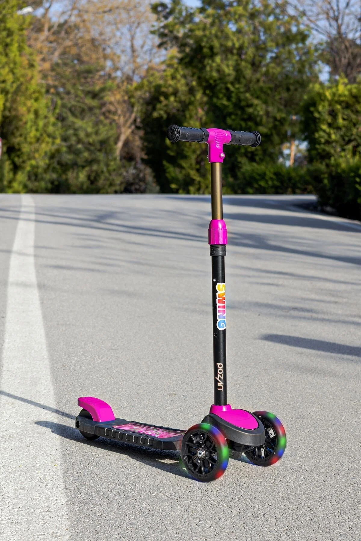 اسکوتر کودکان جدید SWING 3 WHEELS با چراغ LED ظرفیت 40 کیلوگرم مناسب برای سنین سال به بالا از ترکیه POZART