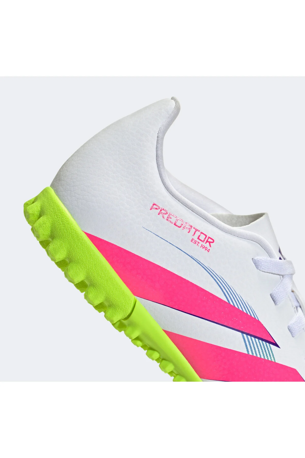 کفش چمن مصنوعی داخلی دخترانه و پسرانه بچگانه CRAMPON سفید CHILD CLUB PREDATOR آدیداس adidas