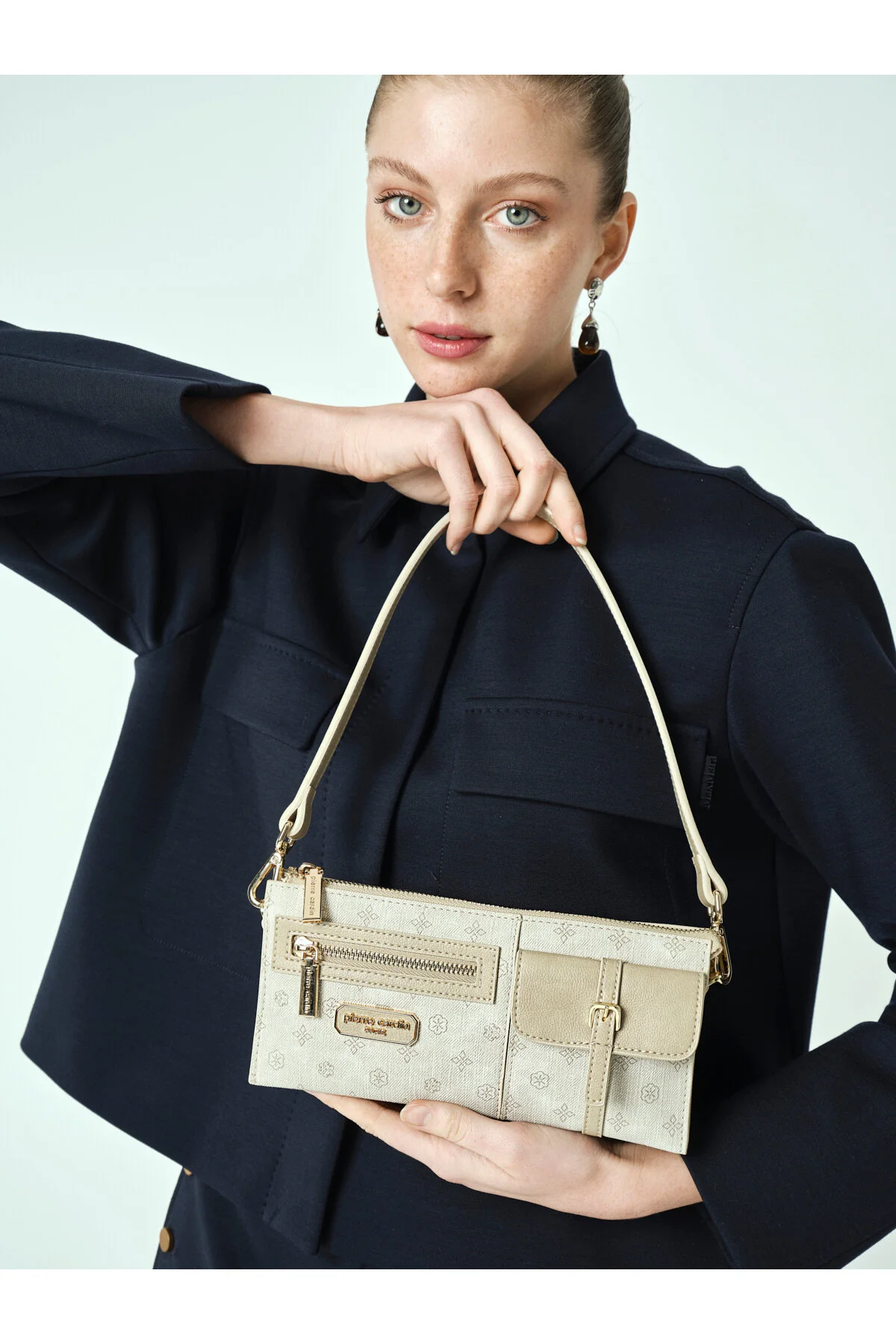 کیف شانه ای زنانه مونوگرام بژ 05PO25Y2046 Pierre Cardin