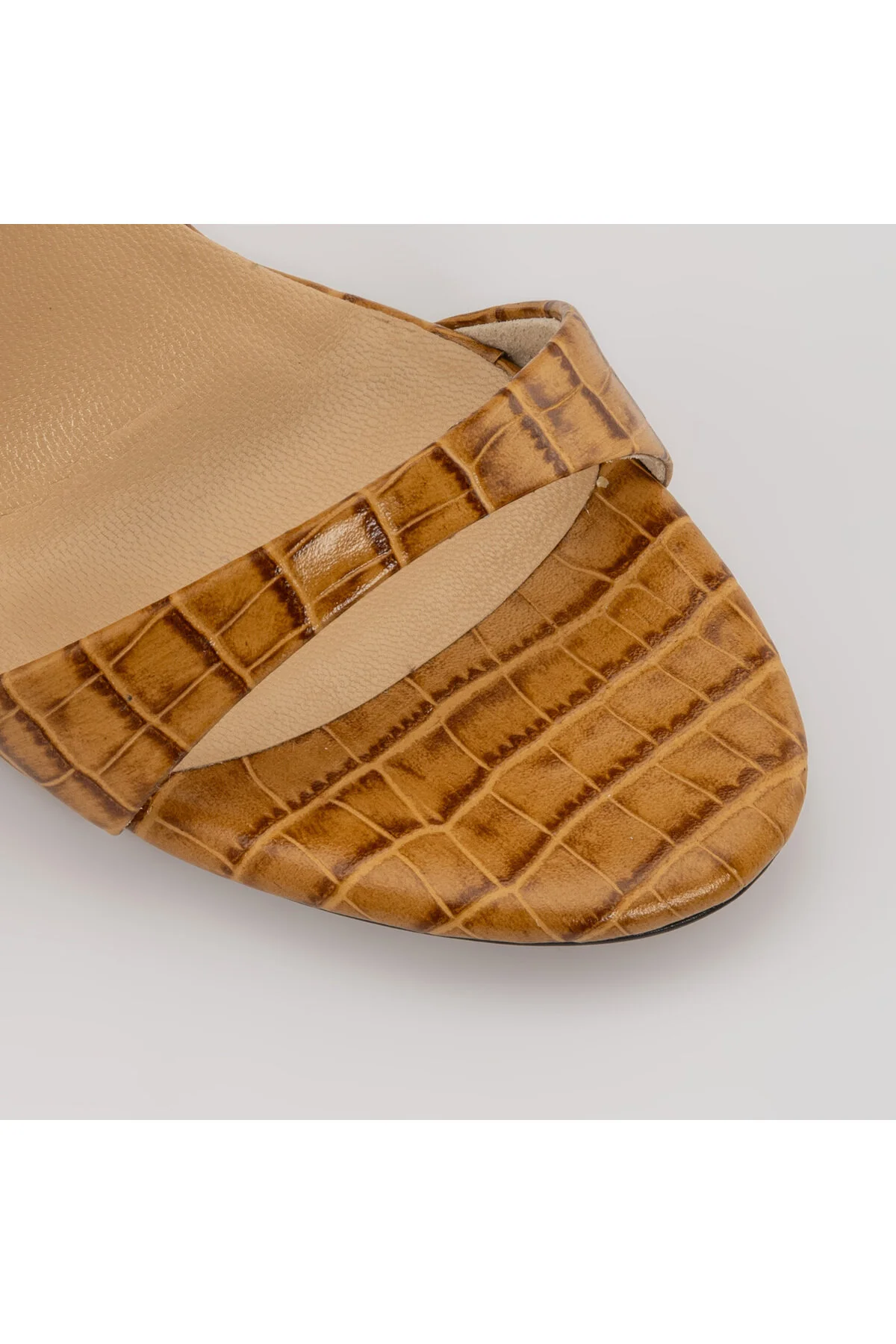 کفش زنانه DONETS TR صندل پاشنه زن تابا آلدو Aldo