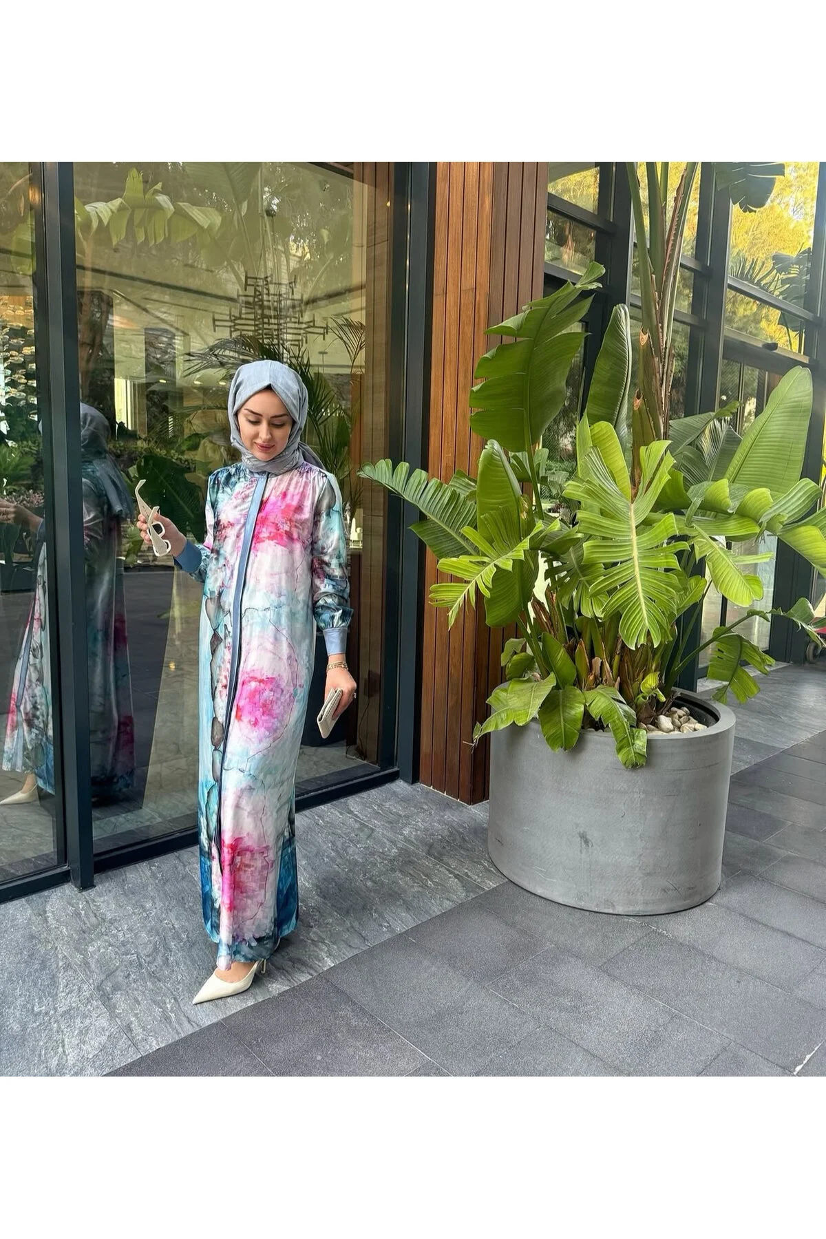 پیراهن پوشیده زنانه لباس ساتن مفصل گل رز آبی Revolution
