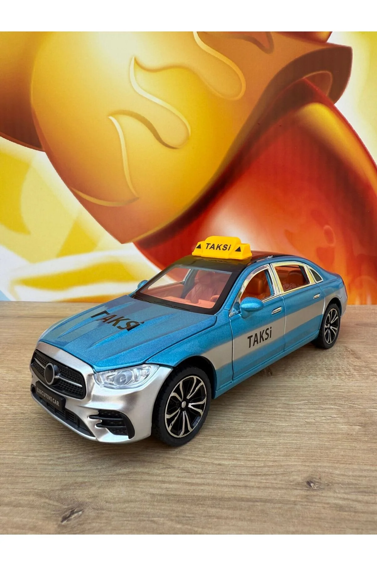 مدل خودرو مرسدس بنز C200 DIECAST تاکسی اسباب بازی ماشین لوکس درب صندوق عقب باز می شود اورجینال scntoys