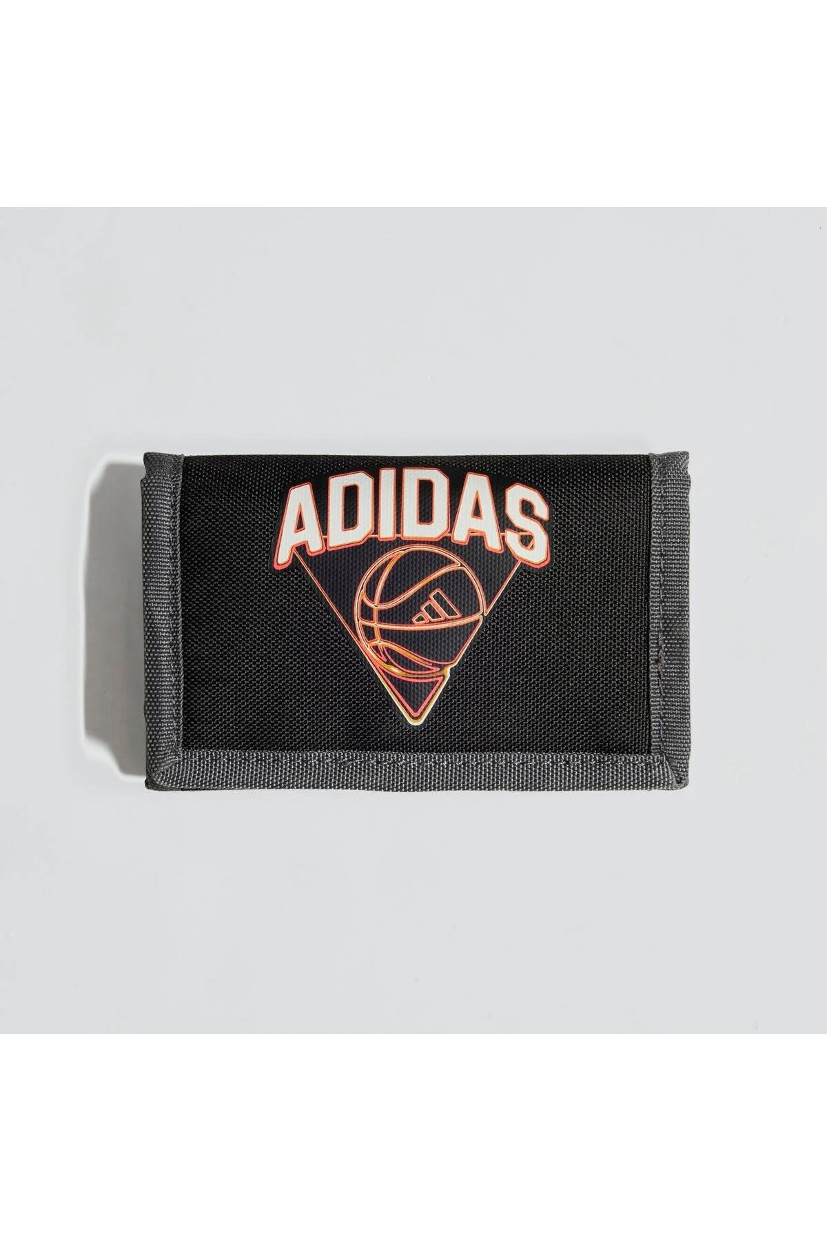 کیف پول آدیداس با طراحی مدرن و سازگار با محیط زیست  adidas