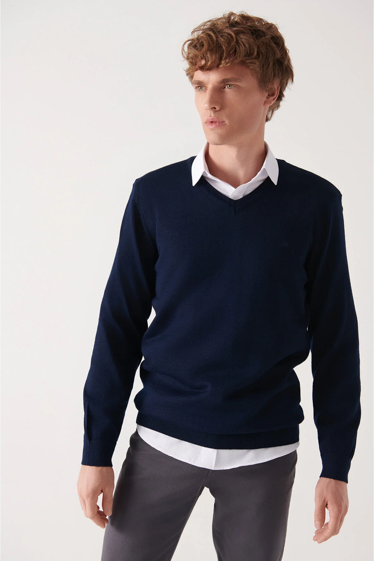 پلیور آبی مردانه Navy Blue V Neck Wool Sweater Mixed Lywear آوا Avva