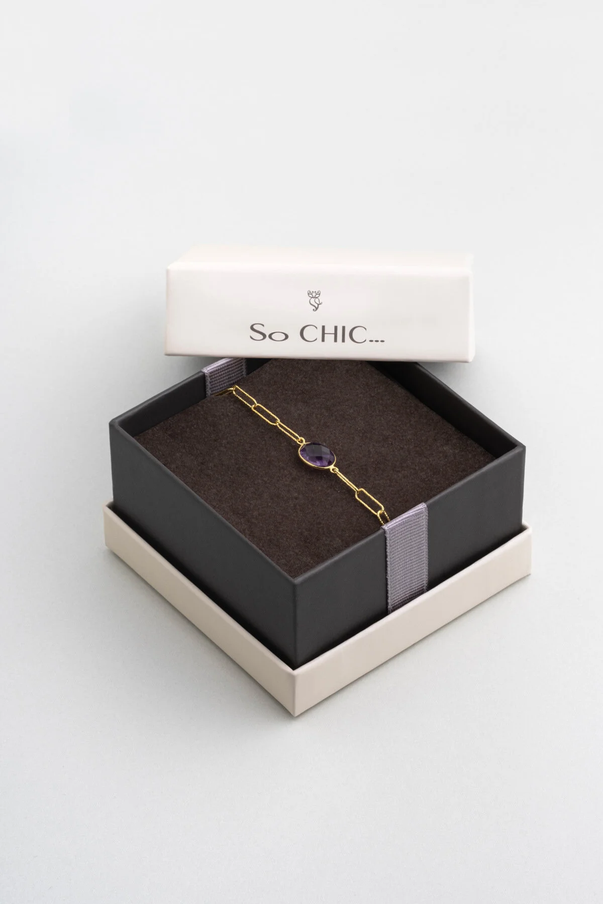 دستبند نقره ای زنجیر ۲۱ سانتی متری با روکش طلای زرد ۱۸ عیار سنگ آمتیست طبیعی So Chic
