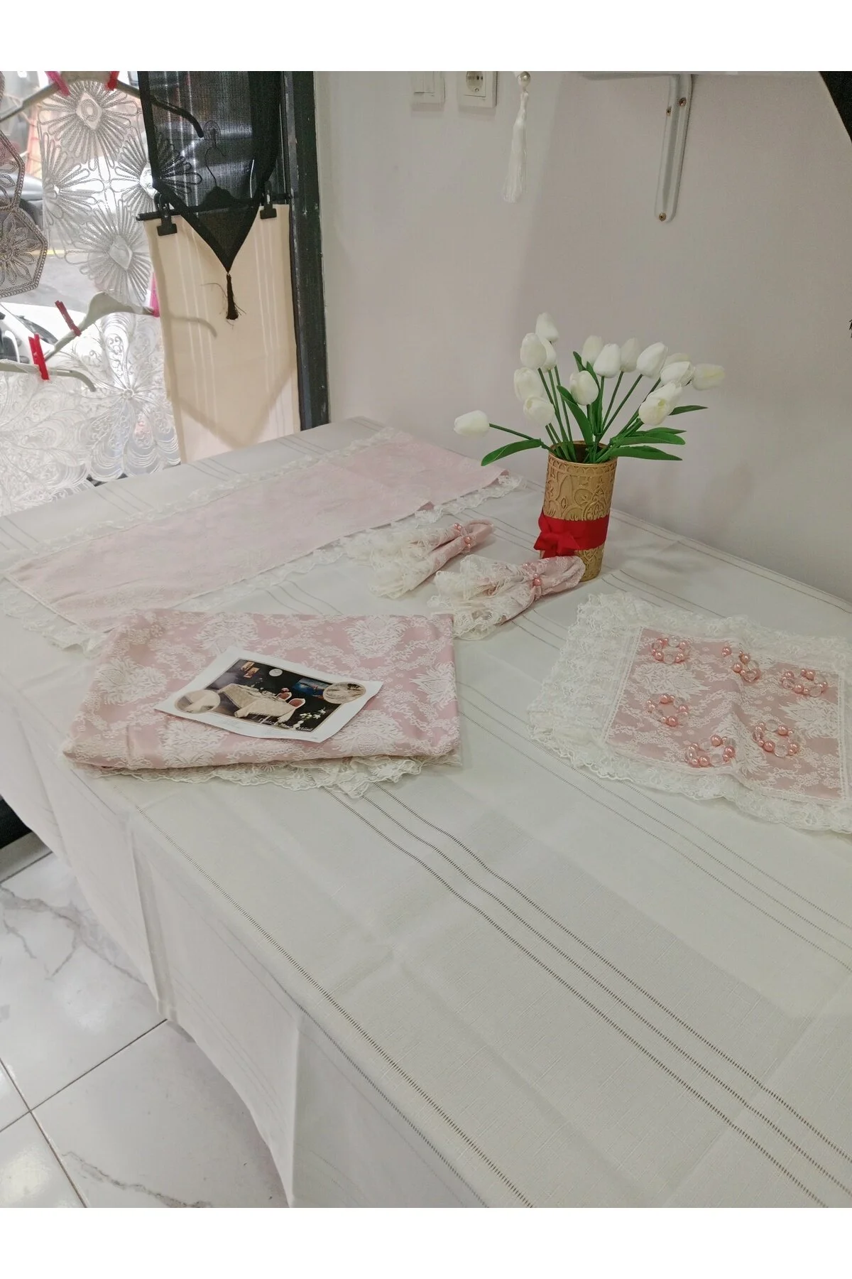 رانر و زیر بشقابی SALON SET دستمال TABLE جعبه صورتی مجموعه کامل Elisam