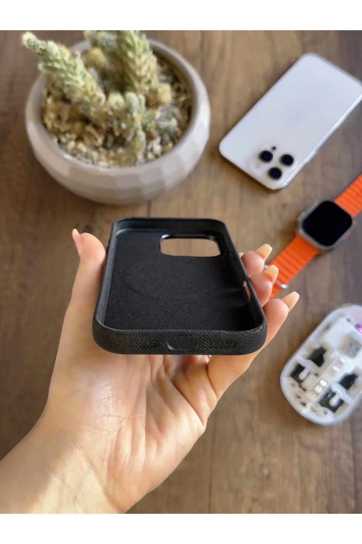 کاور و قاب محافظ سطح مخملی سازگار MAGSAFE با IPHONE 14 PRO SOOCASE691 MTL
