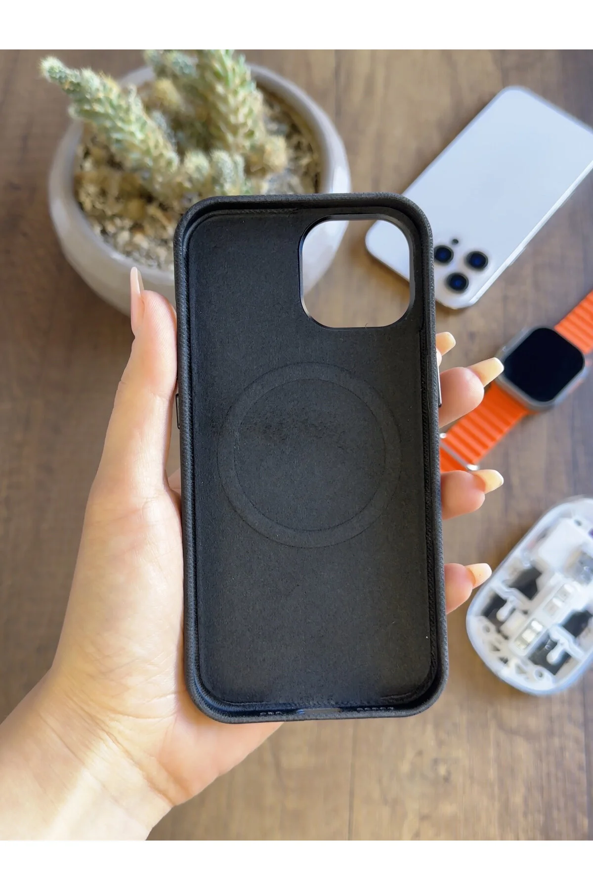 کاور و قاب PREMIUM سازگار با سطح مخملی MAGSAFE IPHONE 15 SOOCASE691 MTL