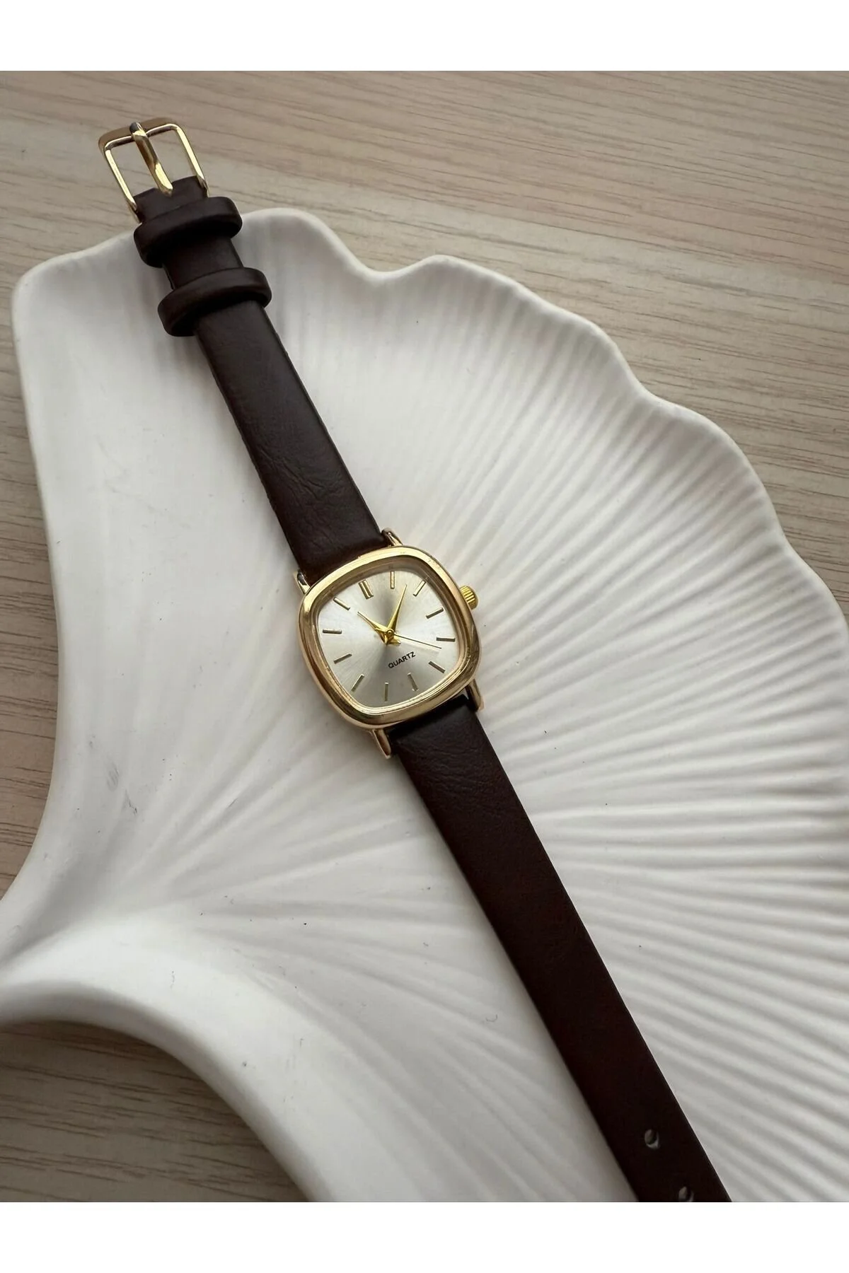 ساعت مچی زنانه RUBSEY VINTAGE رترو مینیمال بند قهوه ای تیره BB0021 QUARTZ