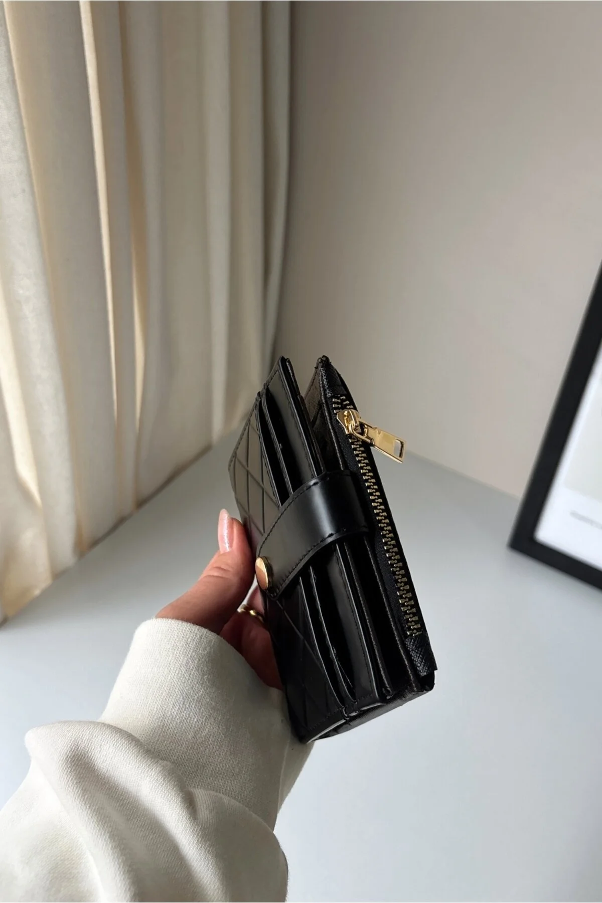 کیف پول چرم مصنوعی سایز متوسط ​​روبی با جزئیات لحافی Yuka Atelier
