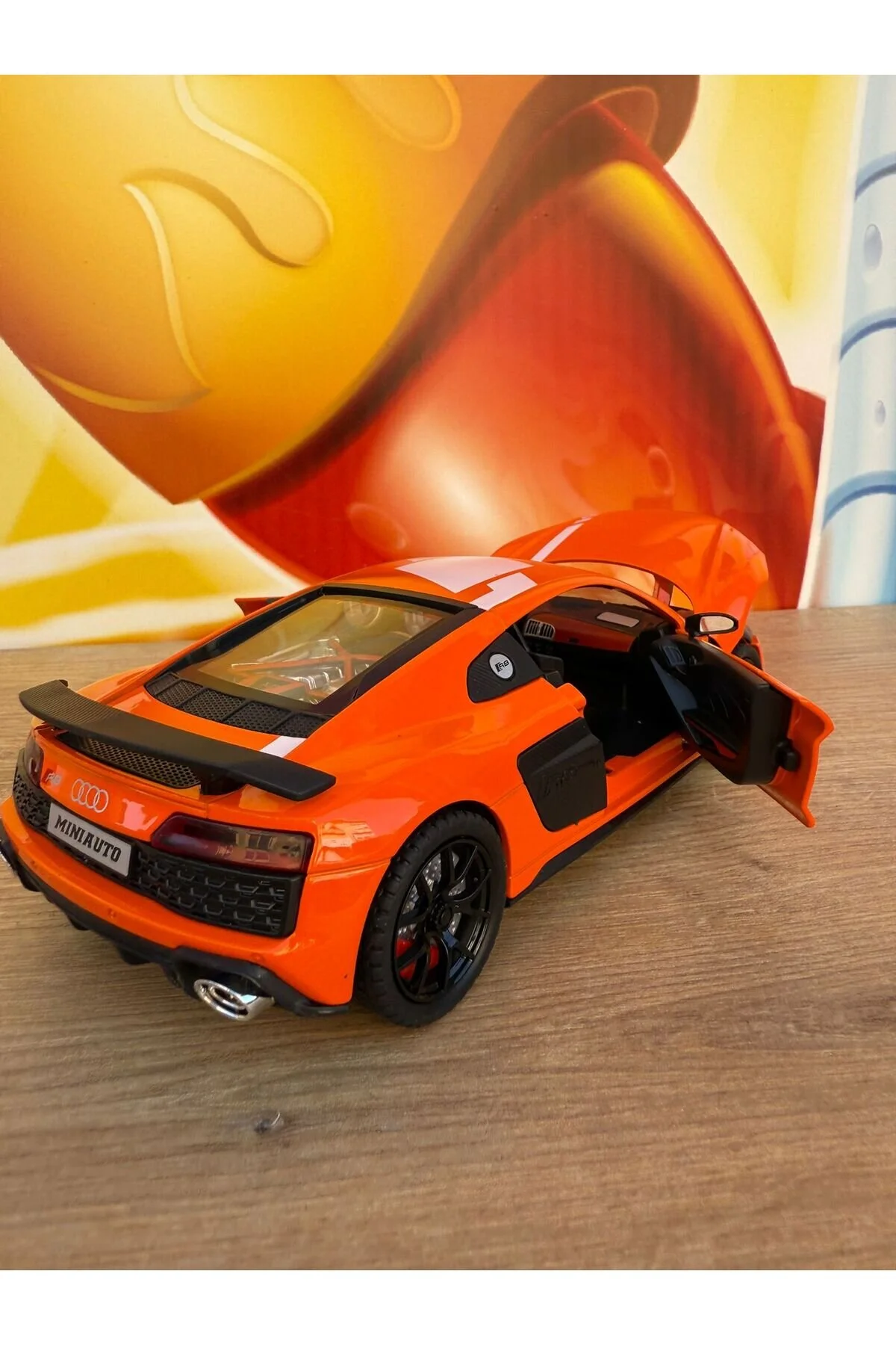 مدل خودرو AUDI R8 PERFORMANCE CAR DIECAST 1:24 درهای باز شده صدا ماشین دیکاست چک scntoys
