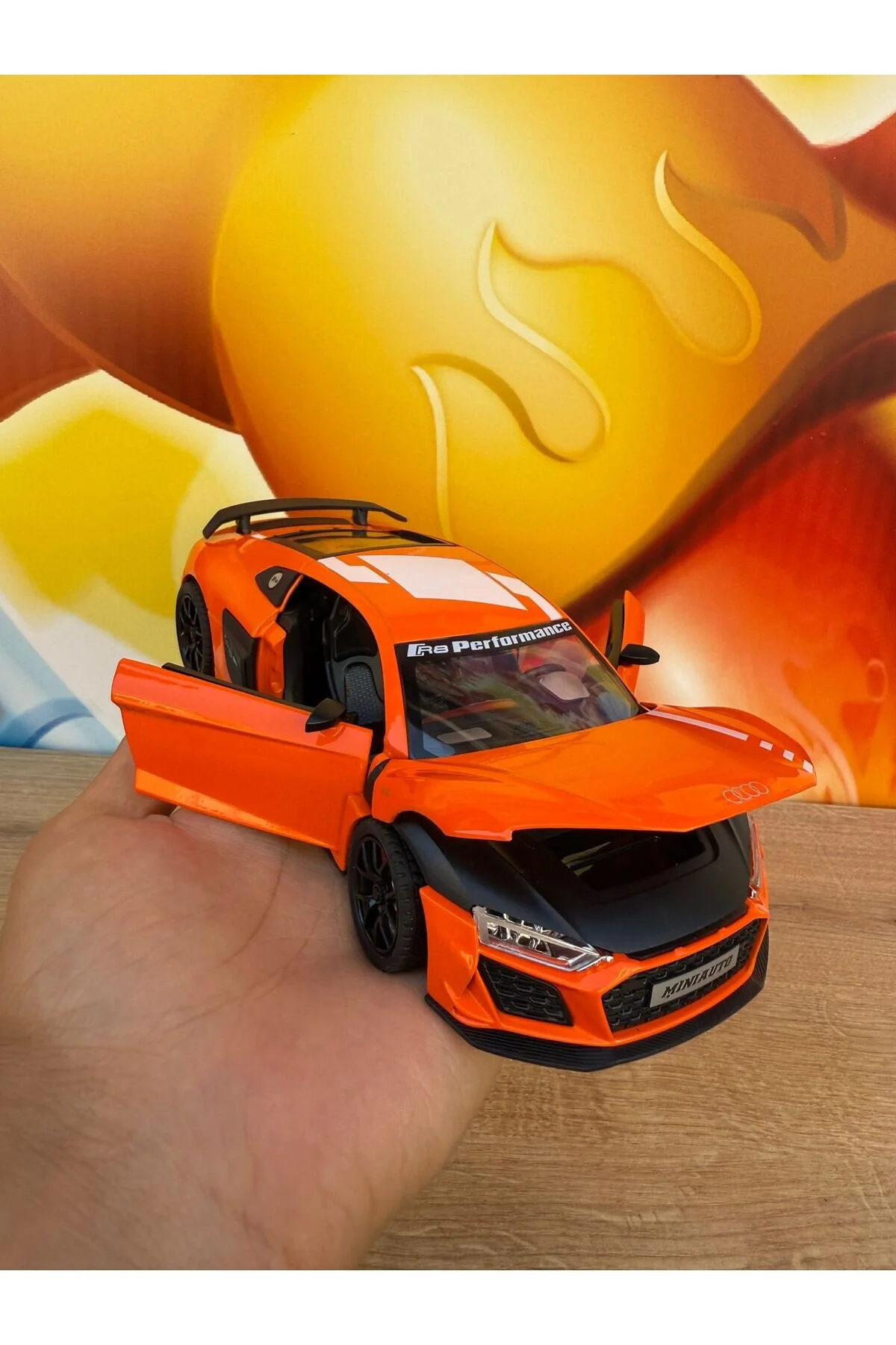 مدل خودرو AUDI R8 PERFORMANCE CAR DIECAST 1:24 درهای باز شده صدا ماشین دیکاست چک scntoys