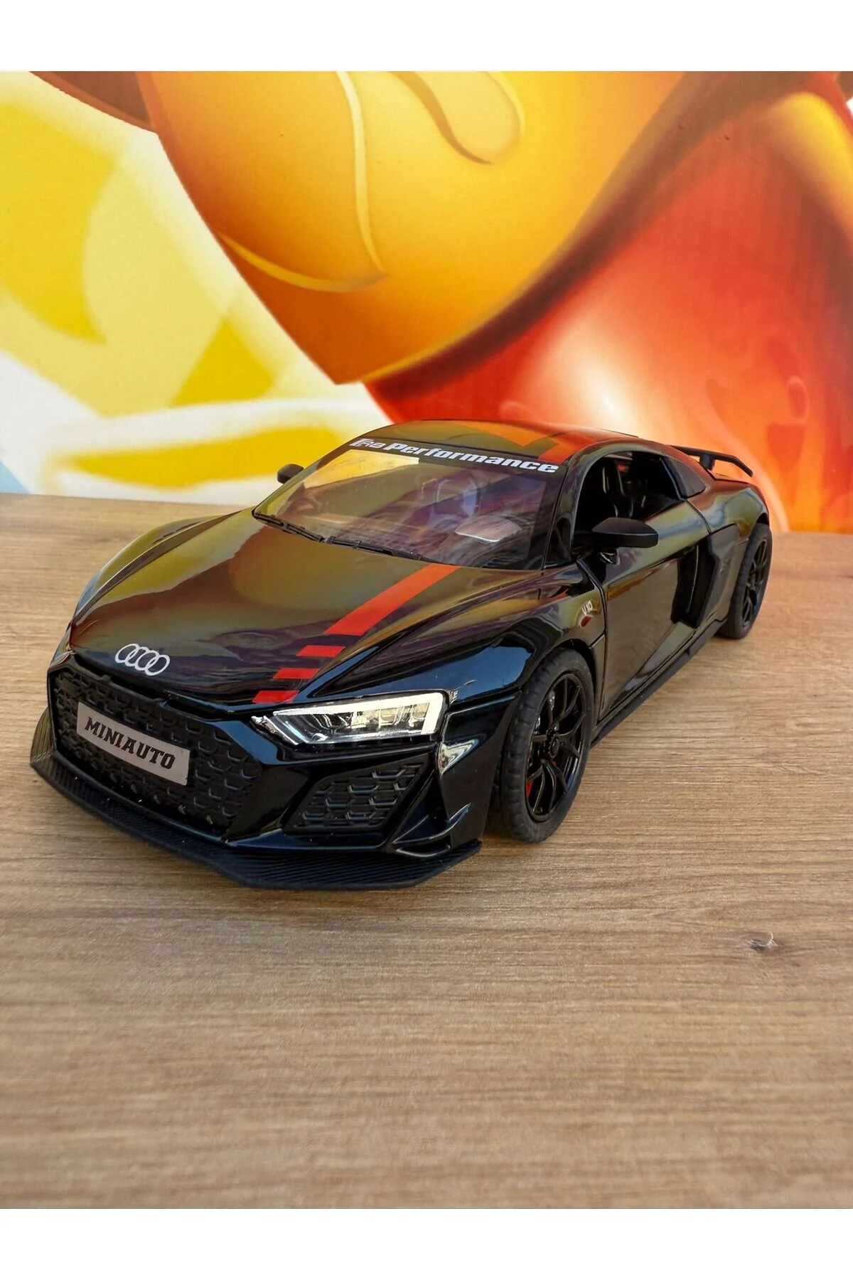 مدل خودرو 1:24 آئودی R8 DIECAST ماشین مشکی درهای باز کننده چراغ های صوتی PULL DROP اورجینال scntoys