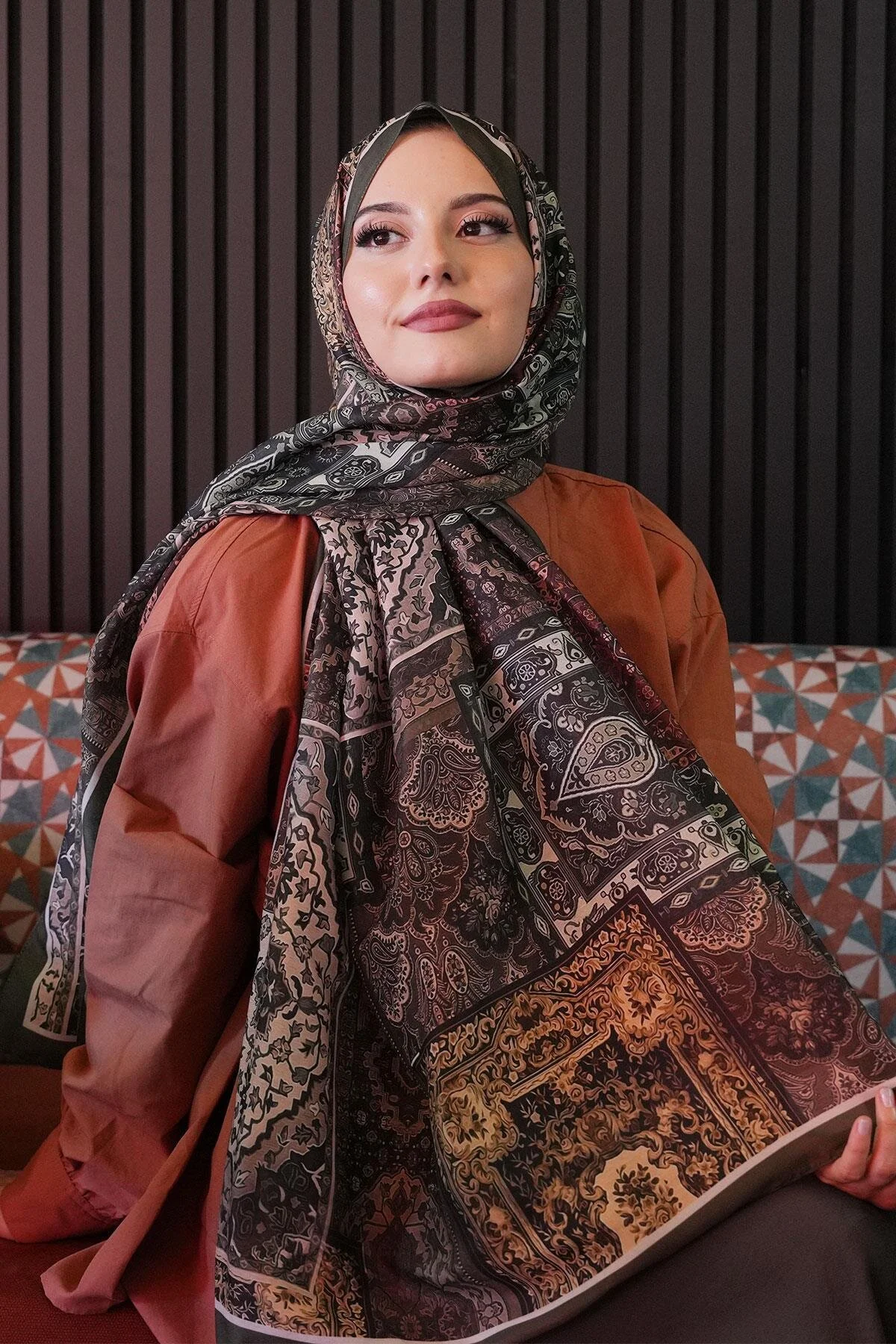 شال نخی نرم خاکی طرح قومی AFVENTE
