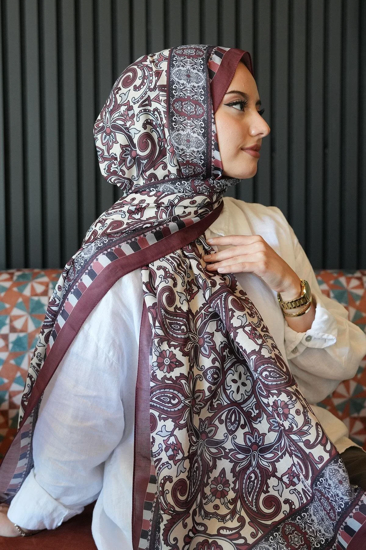 شال نخی نرم با الگوی قومی CLARET قرمز AFVENTE