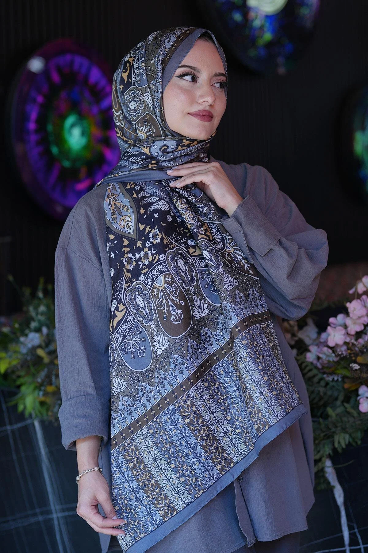 شال نخی نرم دودی با الگوی ترکیبی AFVENTE