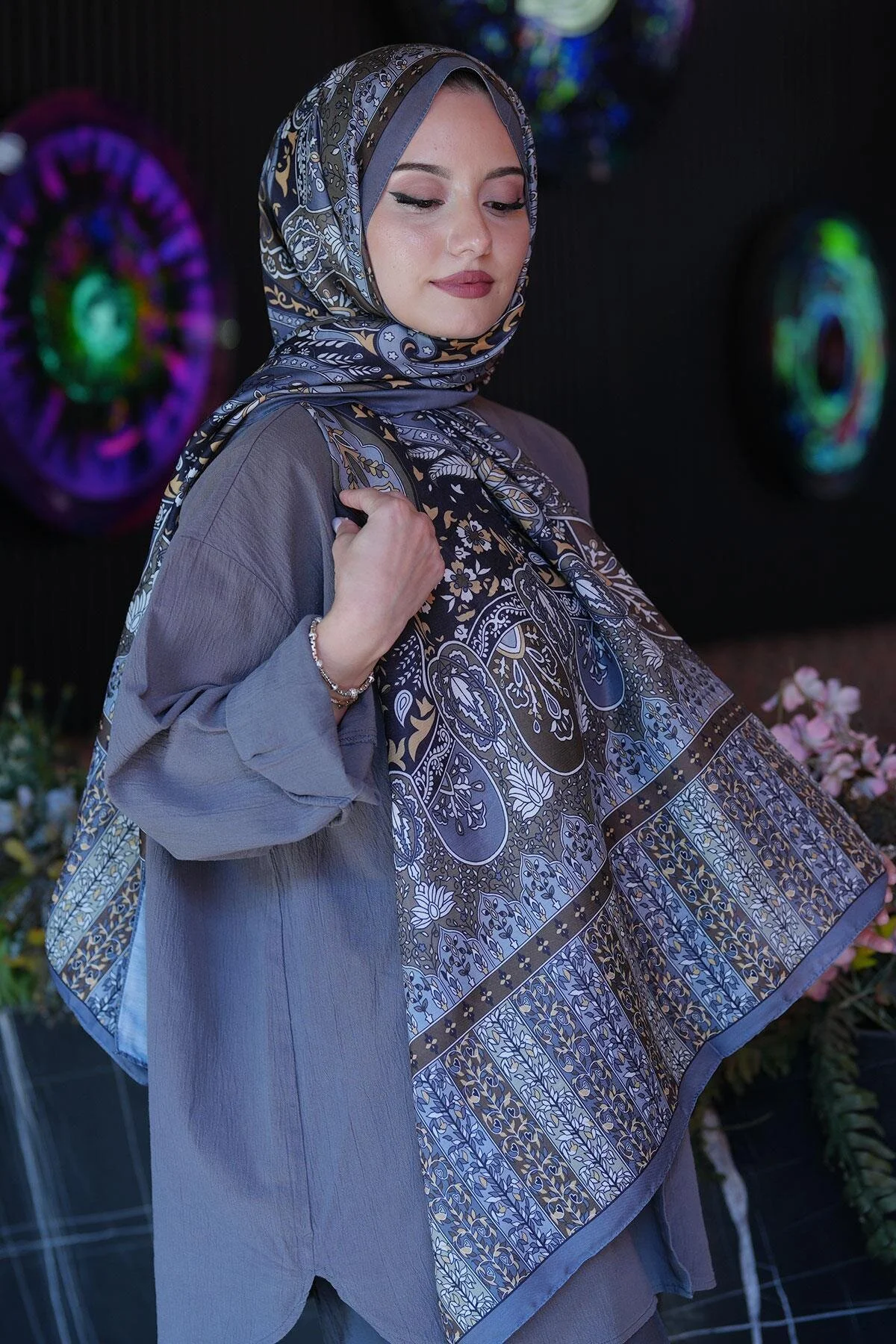 شال نخی نرم دودی با الگوی ترکیبی AFVENTE