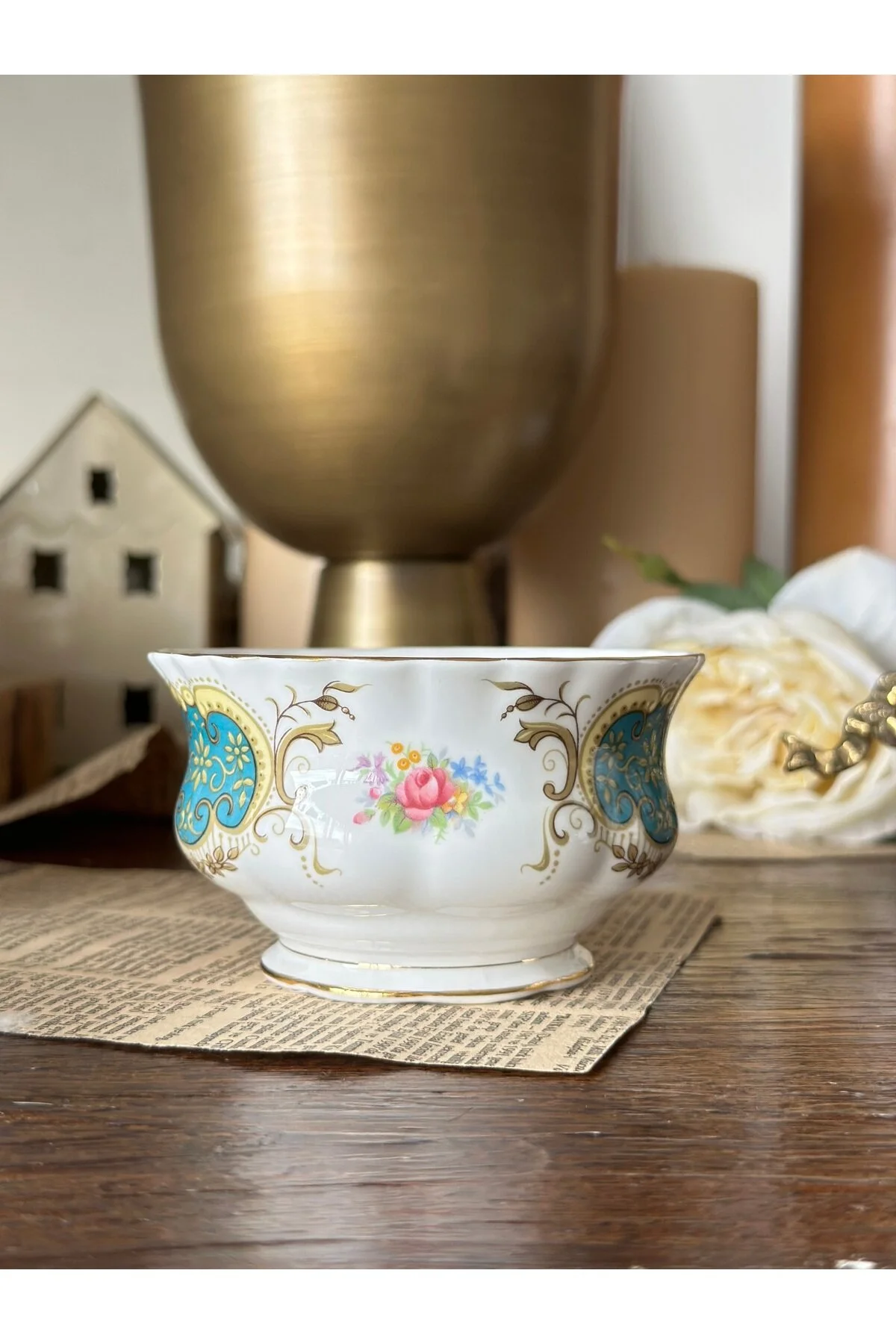 قندان عتیقه سلطنتی آلبرت برکلی گل پرسلن شکلاتی شکلات DRAJELIK PLATE Royal Albert