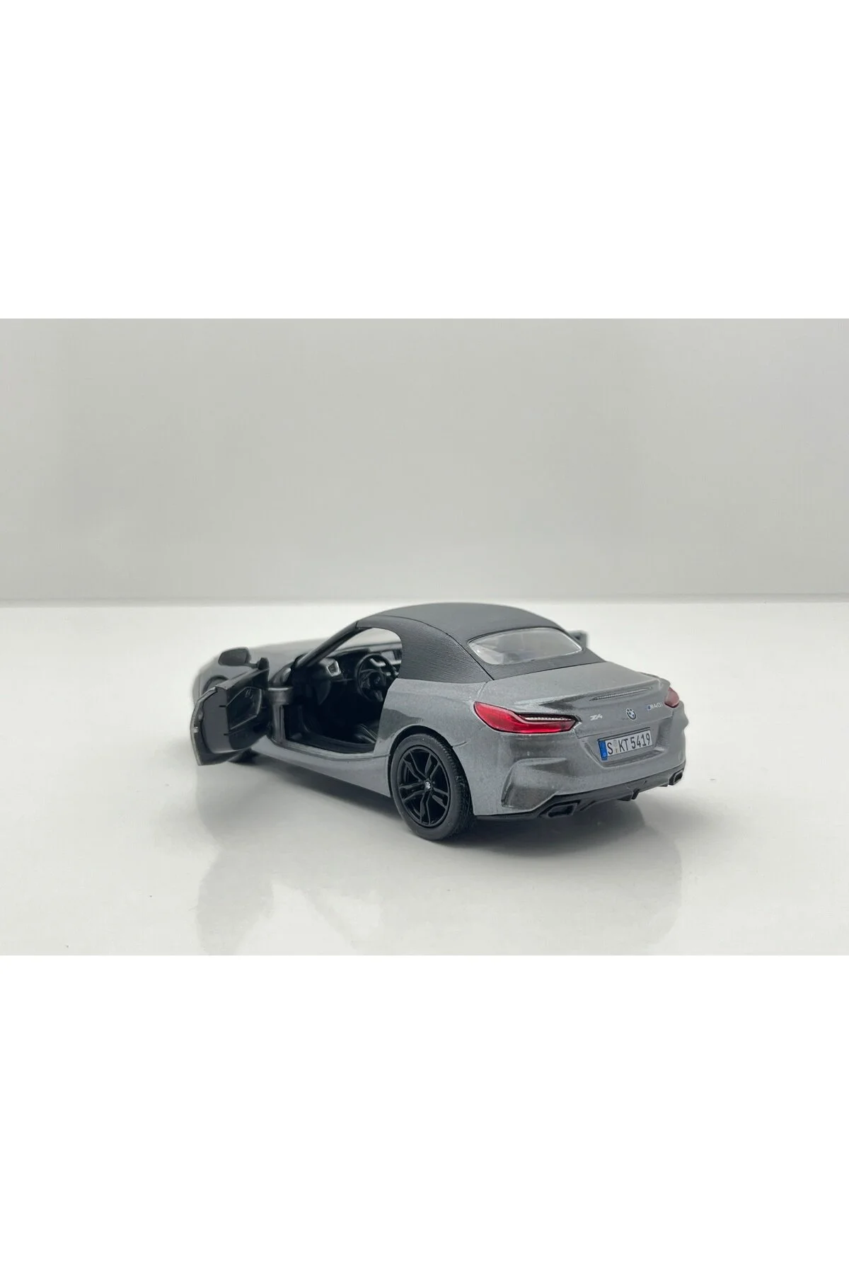 ماشین اسباب بازی BMW Z4 اورجینال Kinsmart