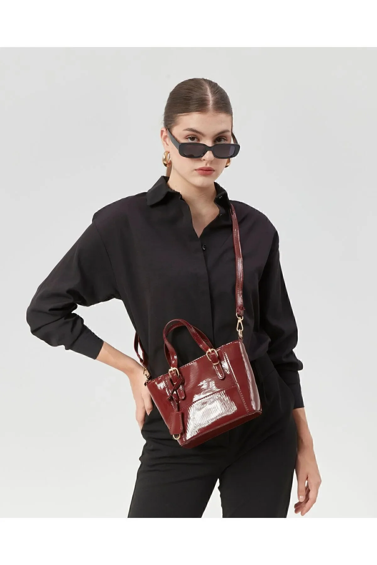 کیف شانه ای زنانه و کراس بادی سایز متوسط ​​CLARET RED PATENT LEATHER – شیک وگان استفاده روزانه torime