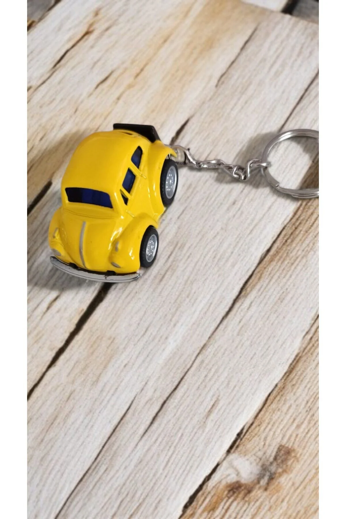 ماشین اسباب بازی MINI VOSVOS PULL AND DROP و جاکلیدی رنگ زرد 5 سانتی متر FAMEMUS ACCESSORY