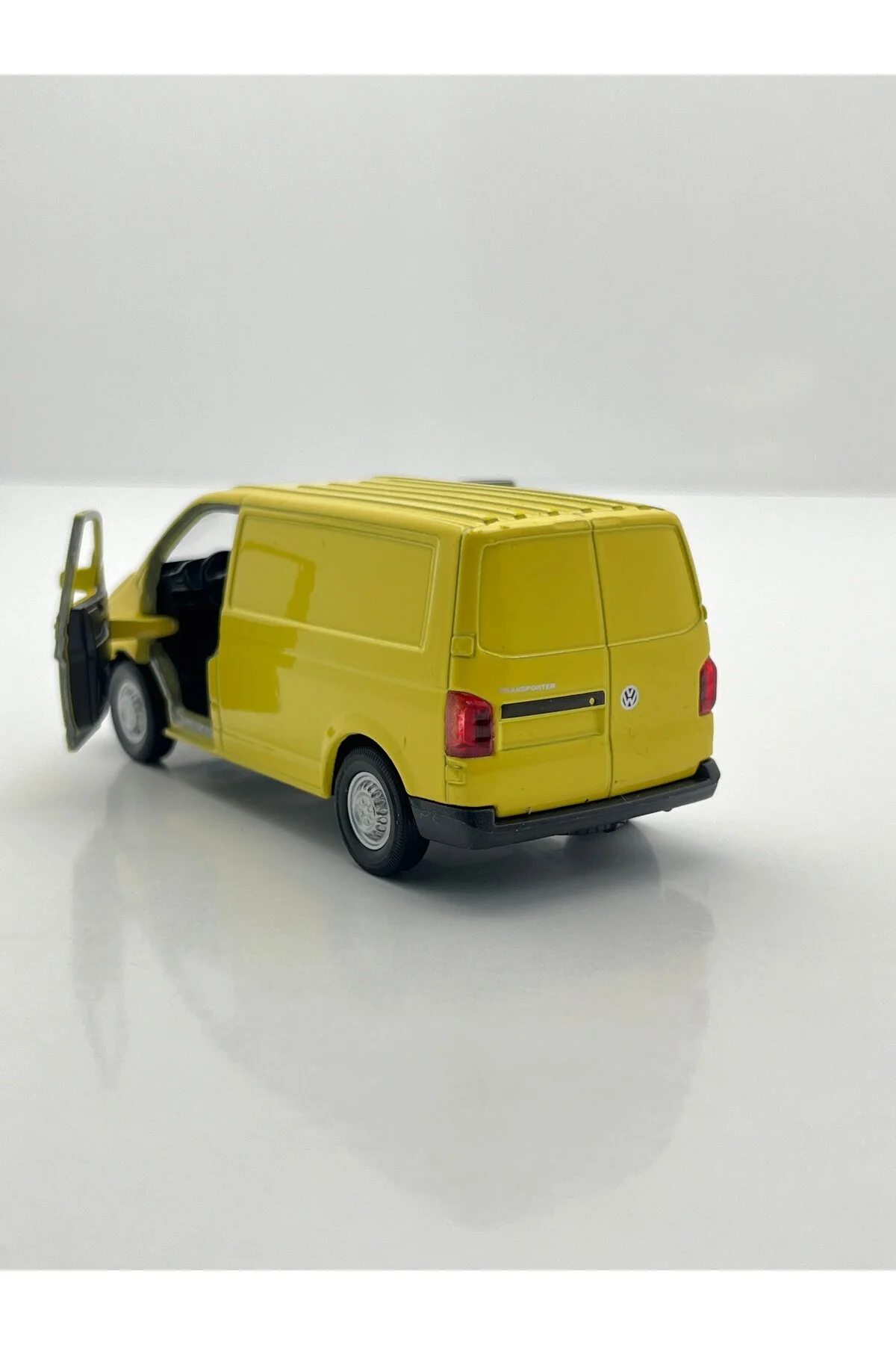 ماشین اسباب بازی VOLKSWAGEN TRANSPORTER T6 DIECAST اورجینال WELLY
