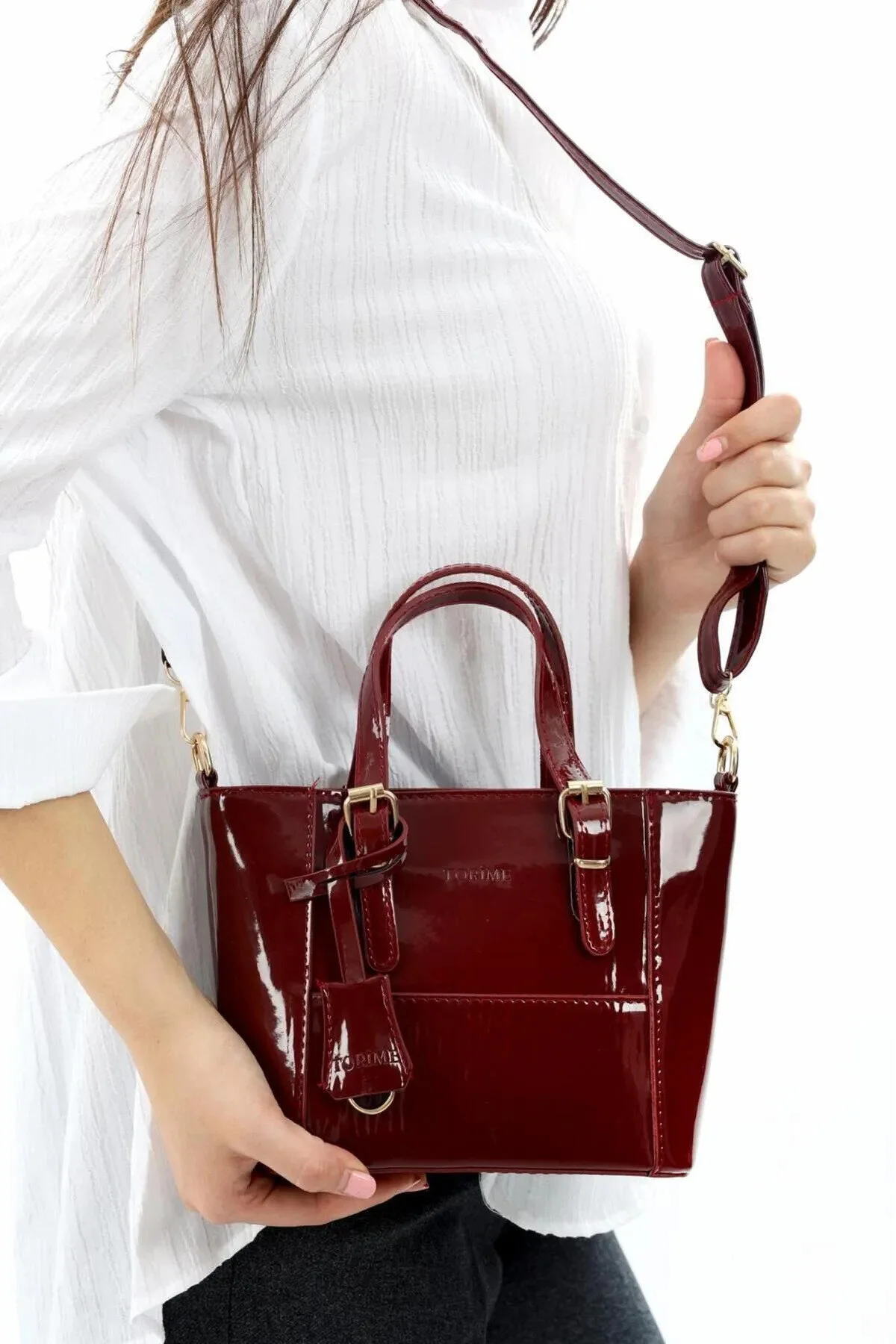 کیف شانه ای زنانه و کراس بادی سایز متوسط ​​CLARET RED PATENT LEATHER – شیک وگان استفاده روزانه torime