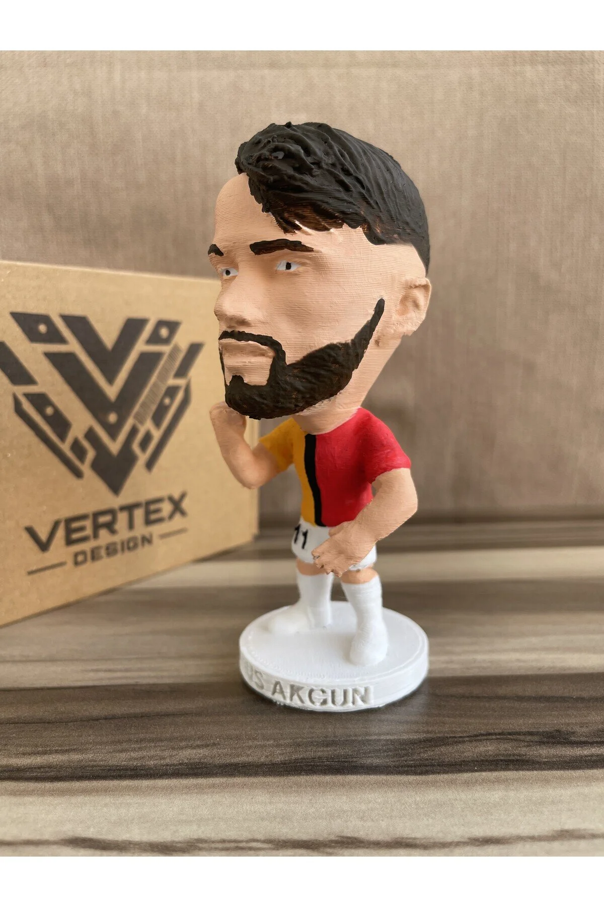 فیگور YUNUS GẨLẨTẨSẨRẨY 3D فوتبالیست فن ترینکت مرد اسباب بازی هدیه شیر زرد قرمز از ترکیه VertexDesign3D