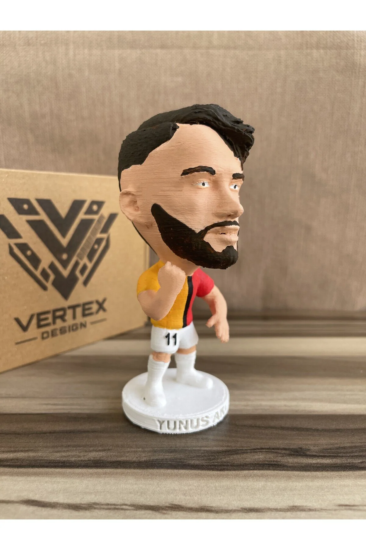فیگور YUNUS GẨLẨTẨSẨRẨY 3D فوتبالیست فن ترینکت مرد اسباب بازی هدیه شیر زرد قرمز از ترکیه VertexDesign3D