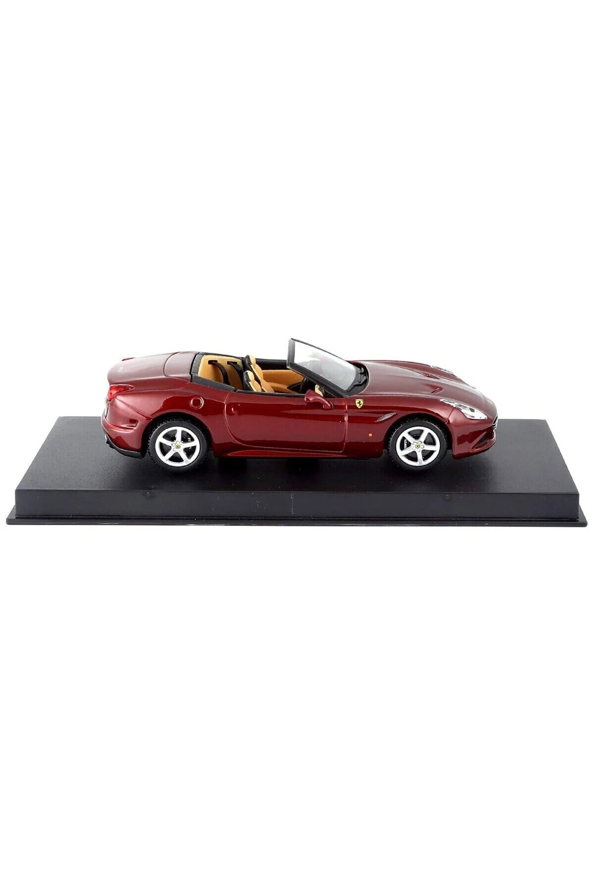 مدل خودرو 1:43 فراری کالیفرنیا T 36903 ماشین DIECAST BBURAGO