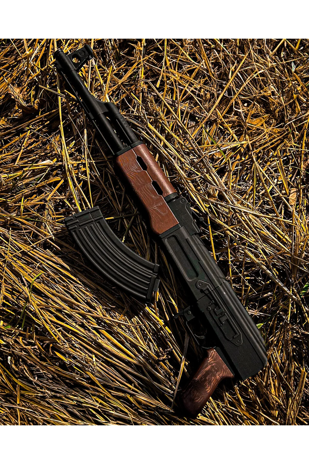 فیگور AK 47 کلاشینکف کوتاه مدل پلاستیکی قهوه ای برای اهداف تزئینی اندازه واقعی از ترکیه Semih Plastik Aksesuar