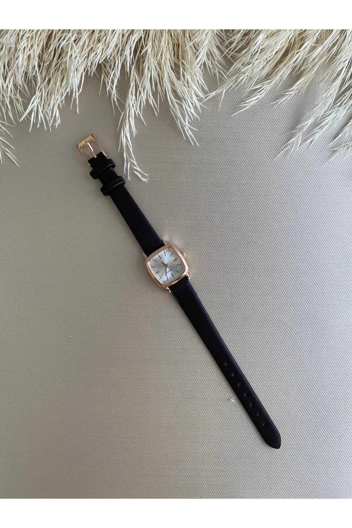 ساعت مچی زنانه رترو مینیمال وینتاژ بند قهوه ای تیره رز رنگ QUARTZ