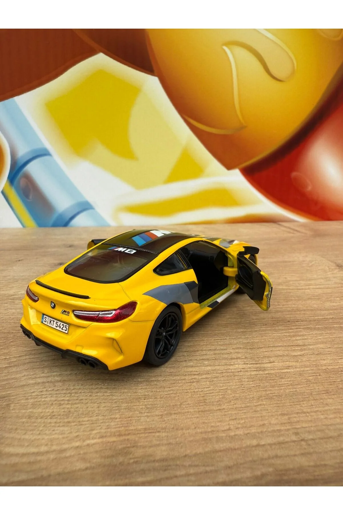 مدل خودرو BMW M8 COUPE DIECAST DOORS OPEN CZECH LEFT MODEL CAR 12CM scntoys