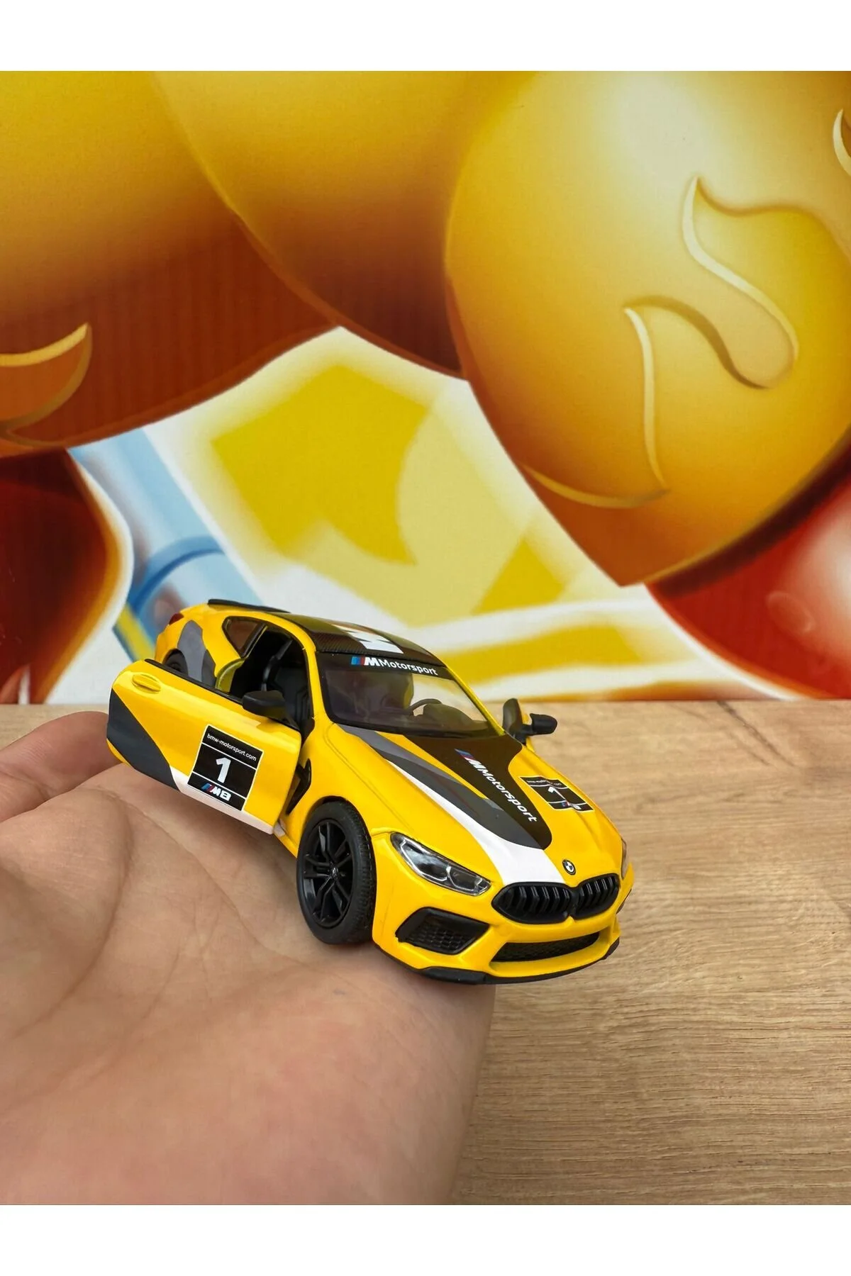 مدل خودرو BMW M8 COUPE DIECAST DOORS OPEN CZECH LEFT MODEL CAR 12CM scntoys