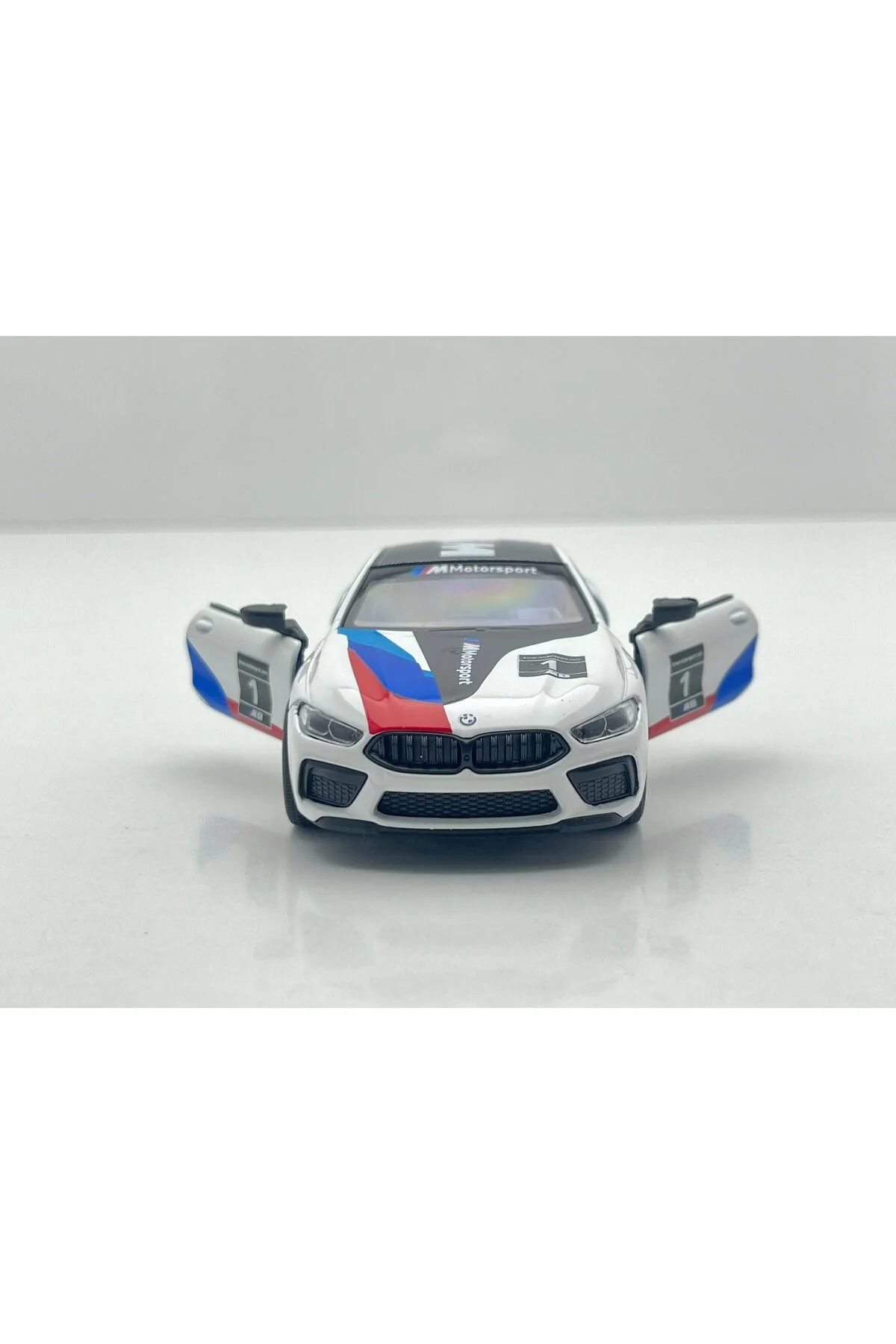 ماشین اسباب بازی کوپه مسابقه BMW M8 اورجینال Kinsmart