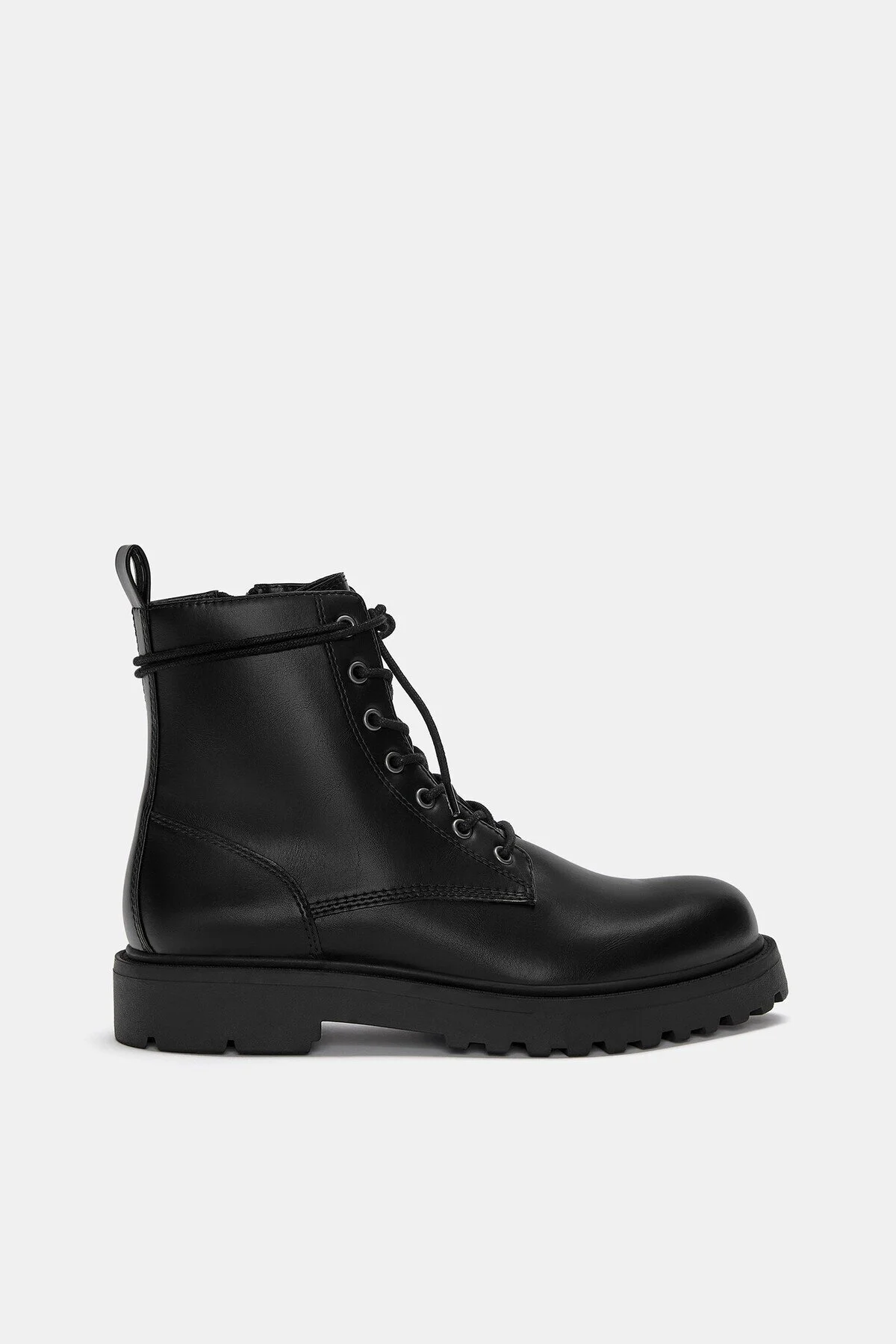 چکمه و بوت مردانه قایق مسطح لاک پول اند بیر Pull & Bear